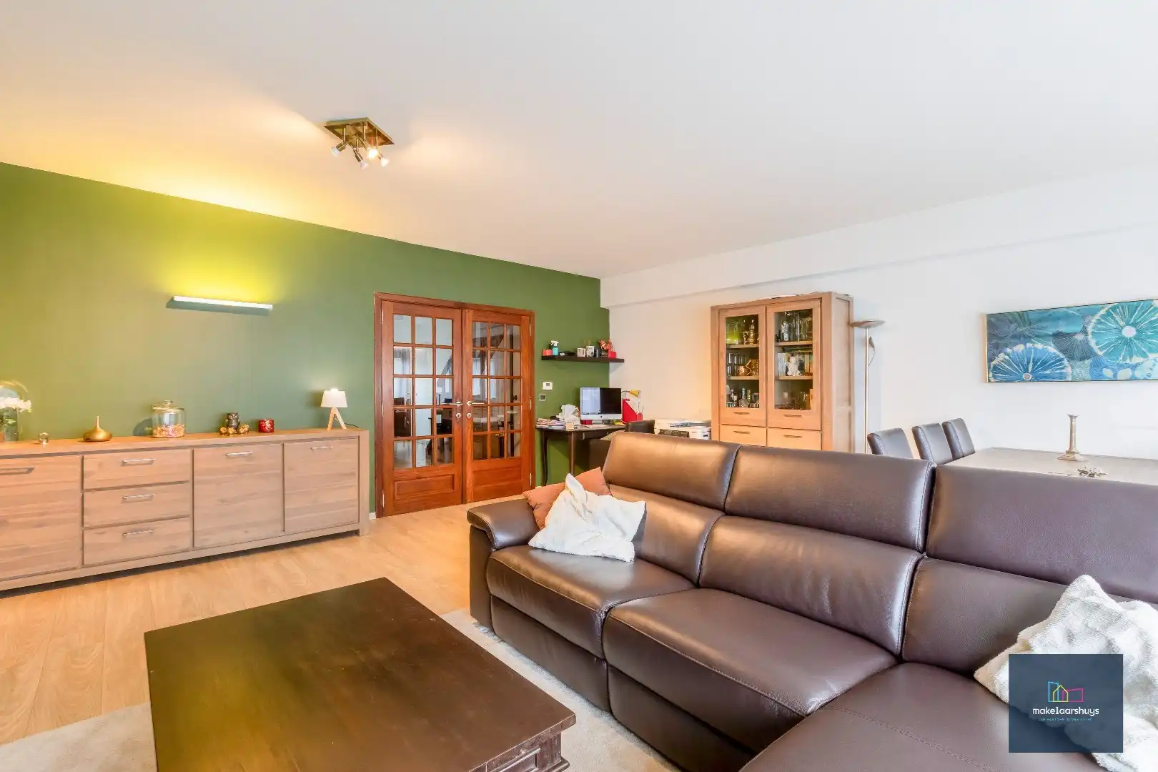 Heel ruime instapklare woning in rij  met zonneterras en 2 staanplaatsen foto 5