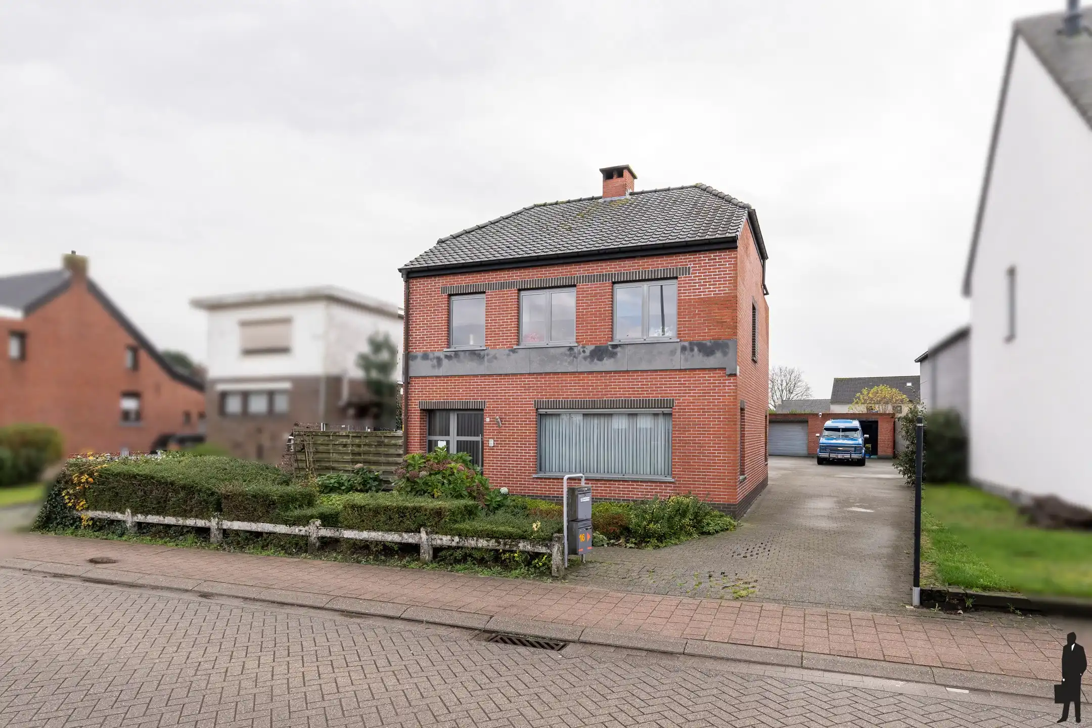 Unieke kans: volledig verhuurd opbrengsteneigendom te Malle foto {{pictureIndex}}