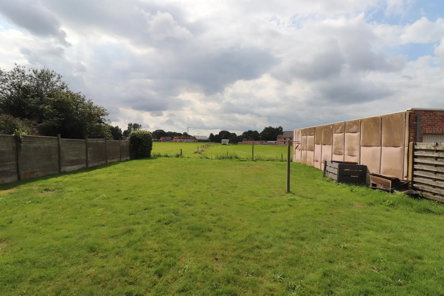 Een woning met 2 slaapkamers, garage en tuin. foto 13