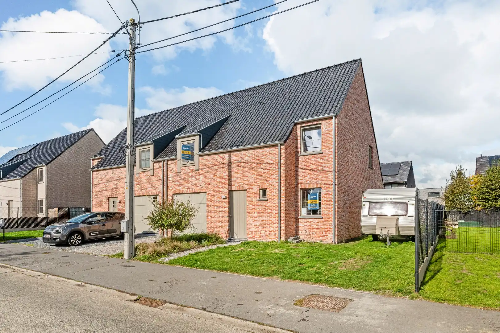 Instapklare halfopen woning met 4 slaapkamers, garage en tuin in Moorslede  foto {{pictureIndex}}