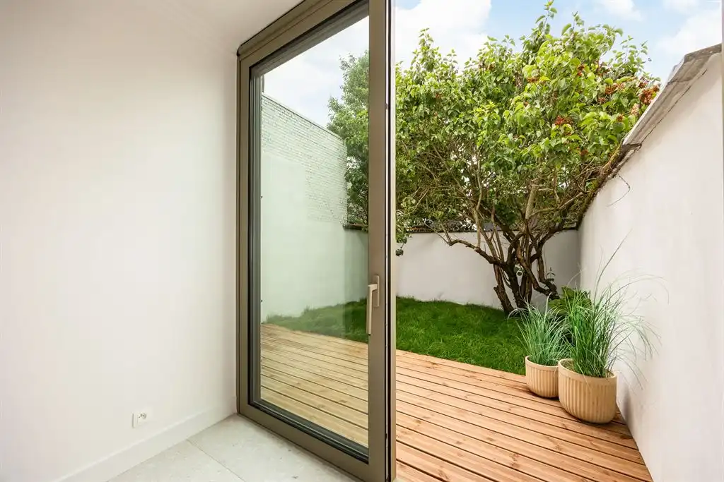 Hoogwaardig gerenoveerd herenhuis vlakbij Zurenborg foto 5