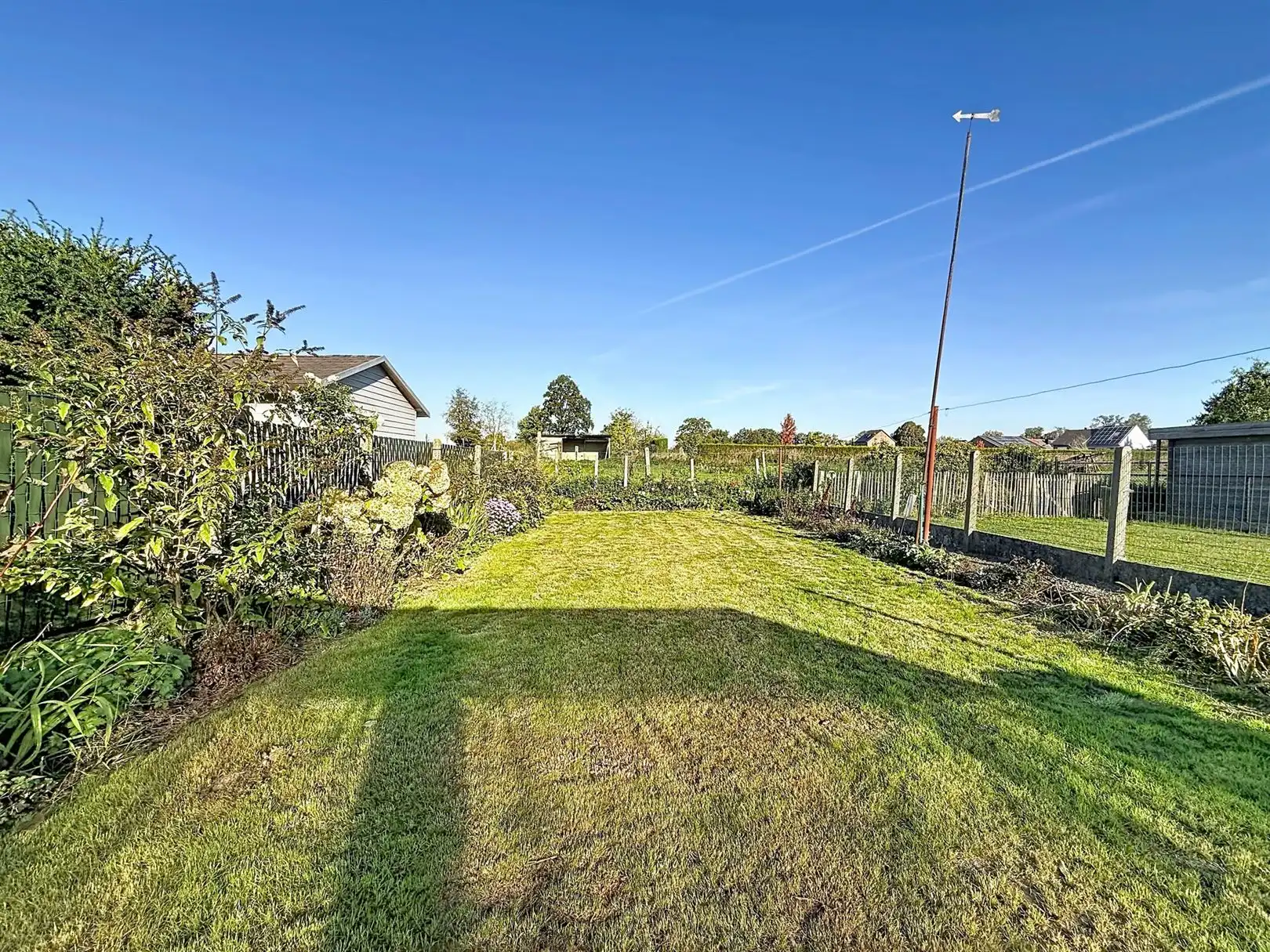 Op te frissen woning met binnenkoer, tuin, 3 slpks foto 6