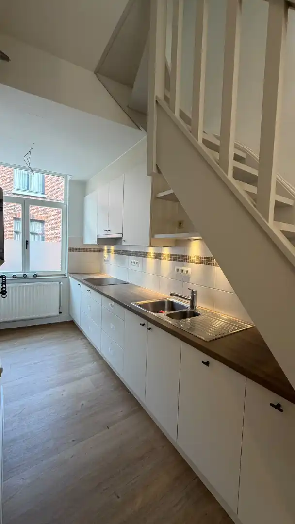 Instapklare trapgevelwoning met zonnig terrastuintje en grote berging, centrum, rustige straat omgeving ’t Zand foto 5