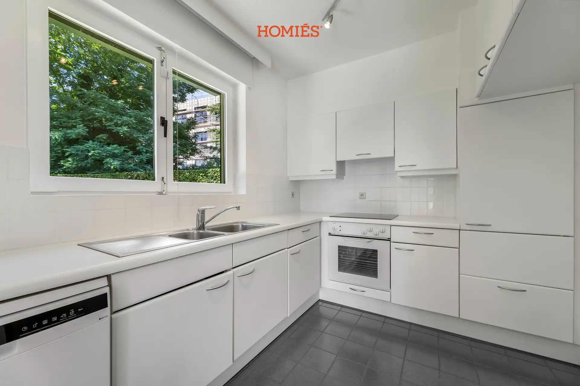 Ruim gelijkvloersappartement met zonnige privatieve tuin en veel privacy foto 5