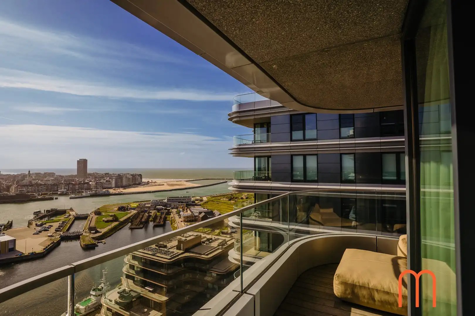 Exclusief appartement te koop in Oostende – Oosteroever met panoramisch zeezicht foto {{pictureIndex}}