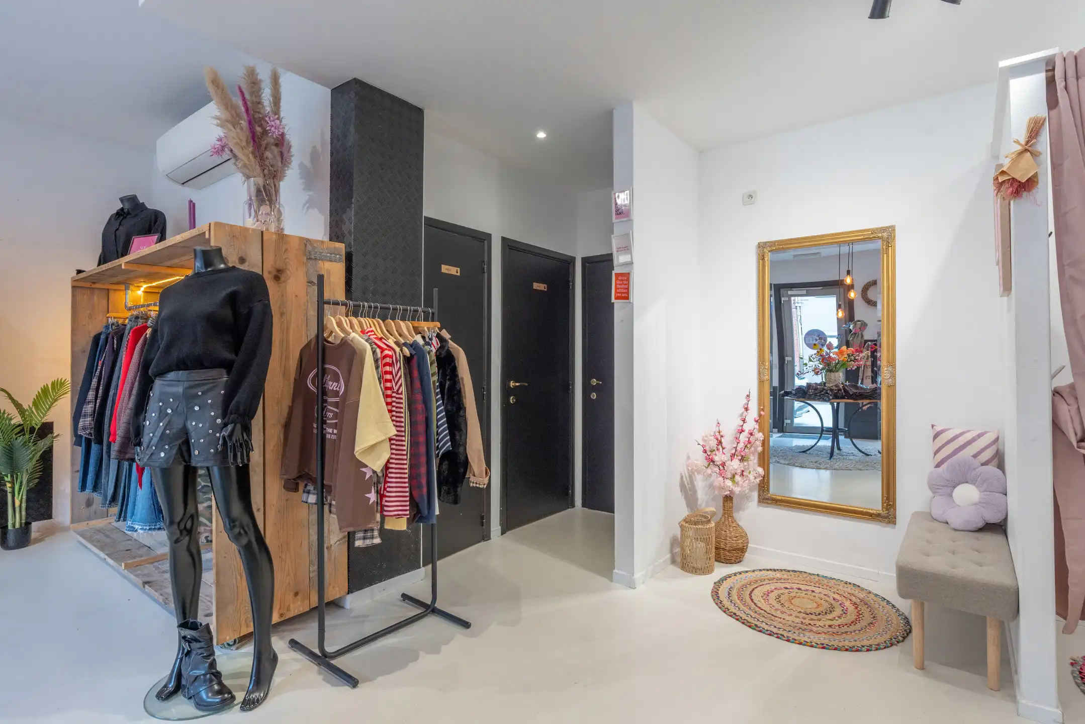 Voormalige winkel met garage, mogelijkheid tot 3 slpk woning foto 7