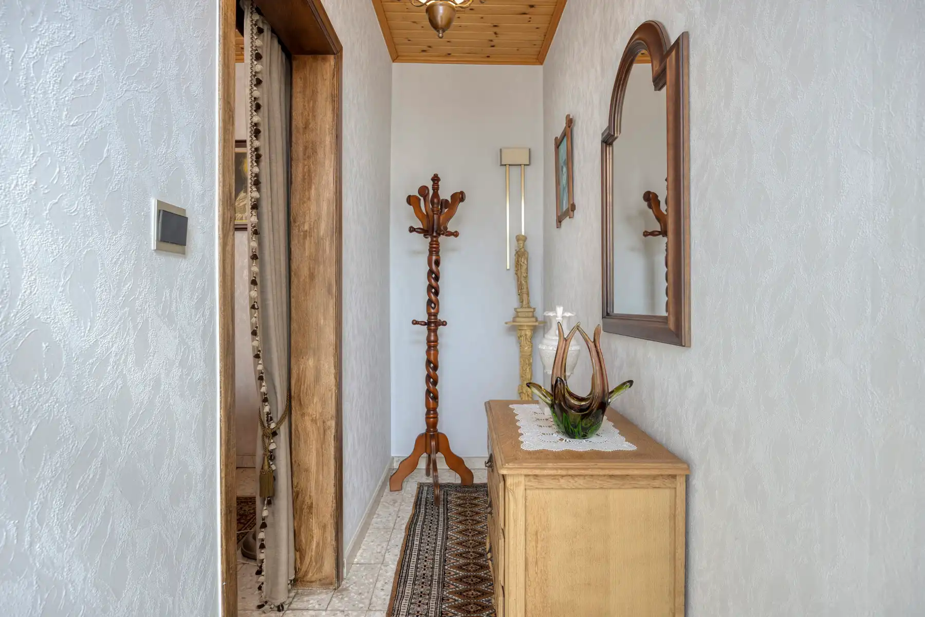 TE KOOP - te renoveren bebouwing met veel mogelijkheden foto 2