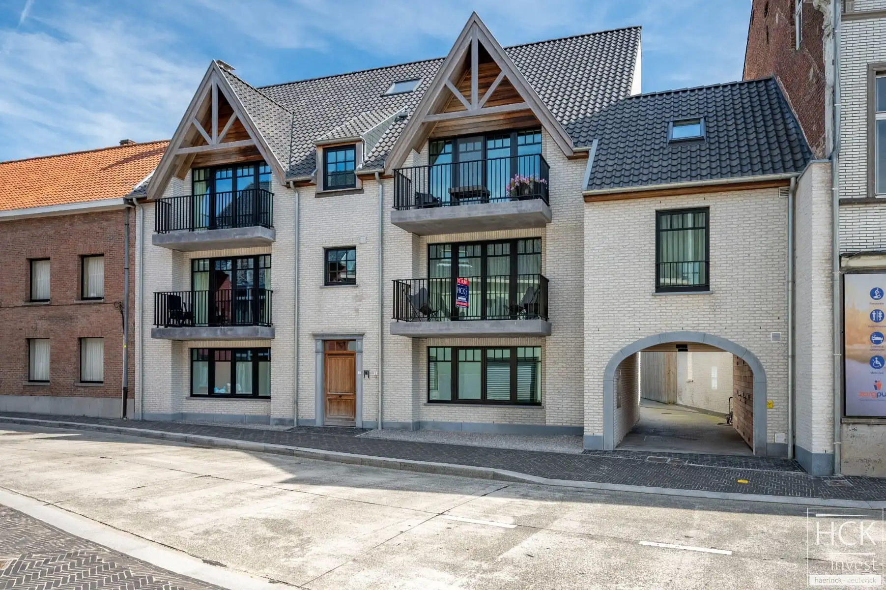 KRUISHOUTEM - Zeer ruim app. met 2 SLP, 2 TERRASSEN én garagebox! foto {{pictureIndex}}