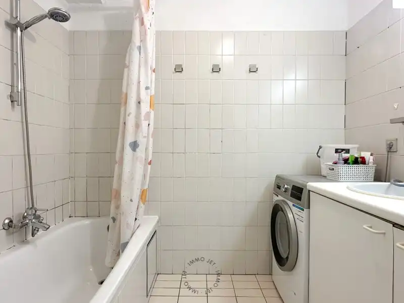 Lichtrijk appartement met twee slaapkamers, terras en ondergrondse autostaanplaats foto 7