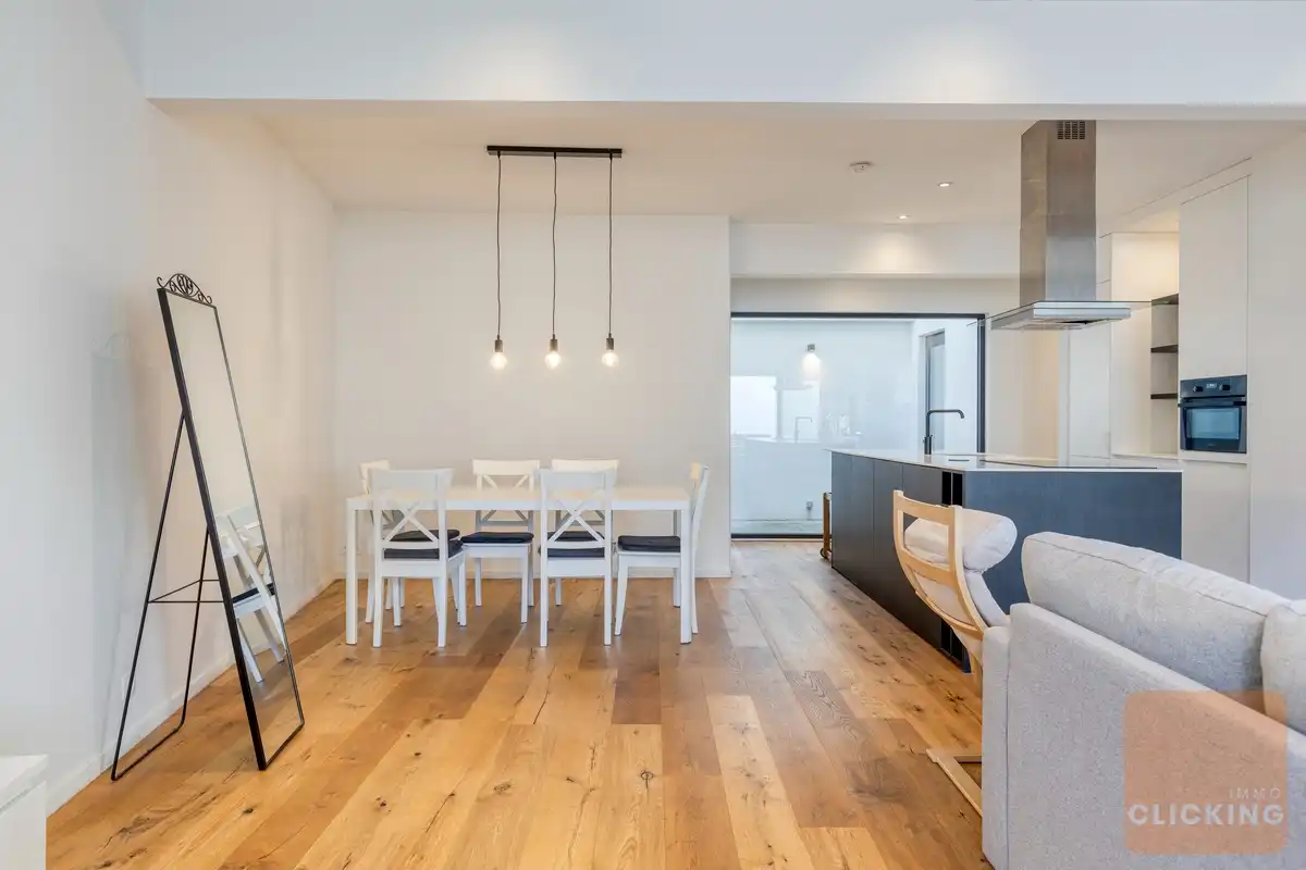 Stijlvol en recent appartement met tuin en patio foto 4