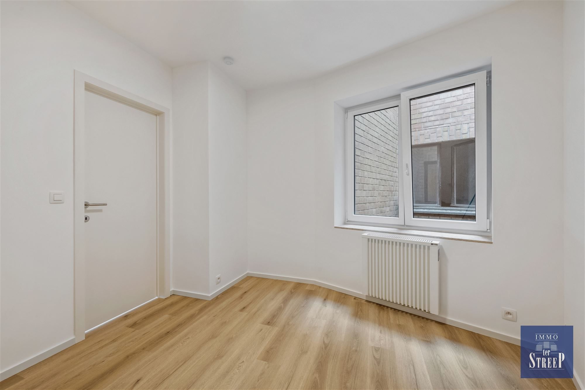 Volledig gerenoveerd appartement met 1 slaapkamer foto 10