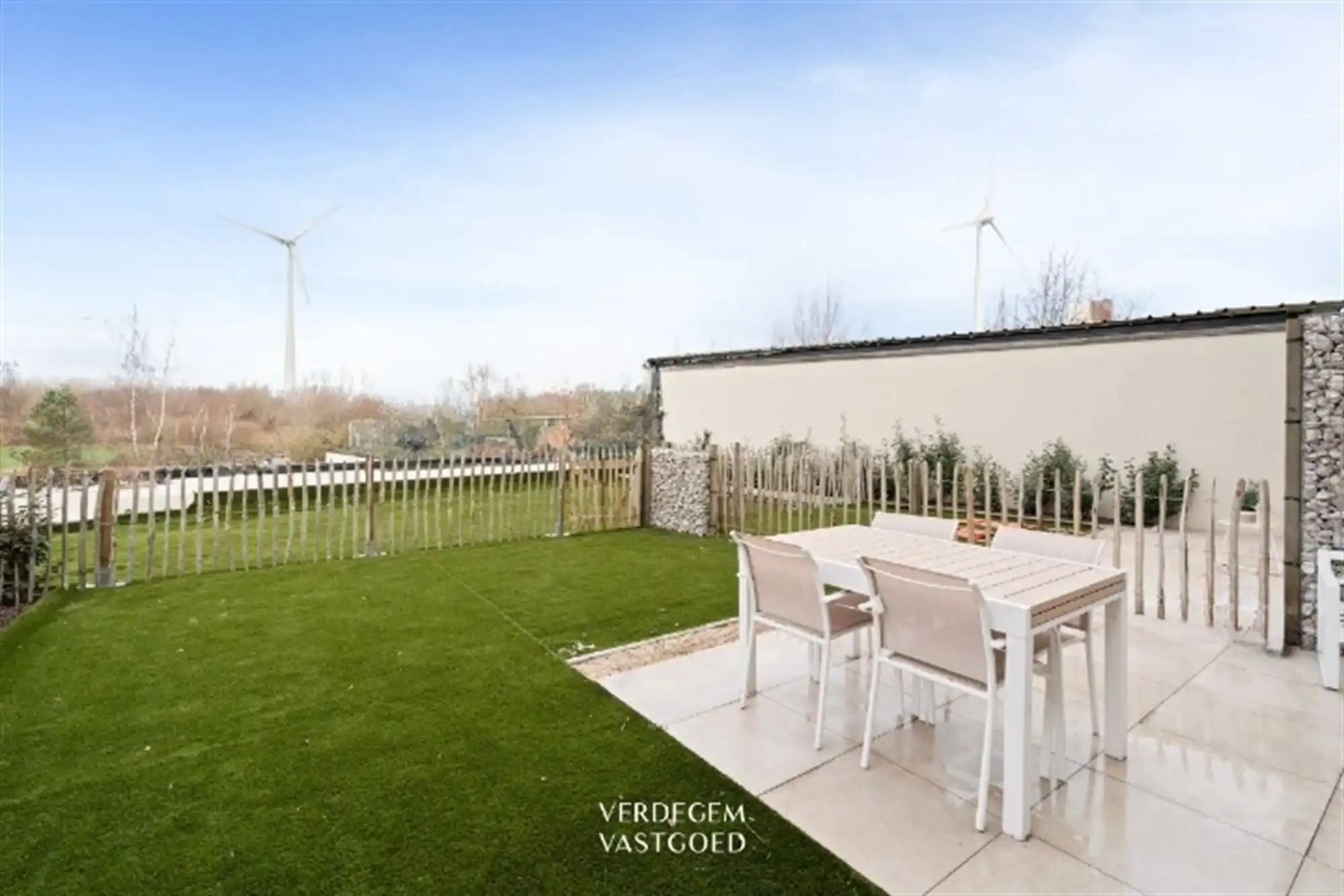 Verrassend ruime woning met 3 slaapkamers, autostaanplaats en zwemvijver foto 12