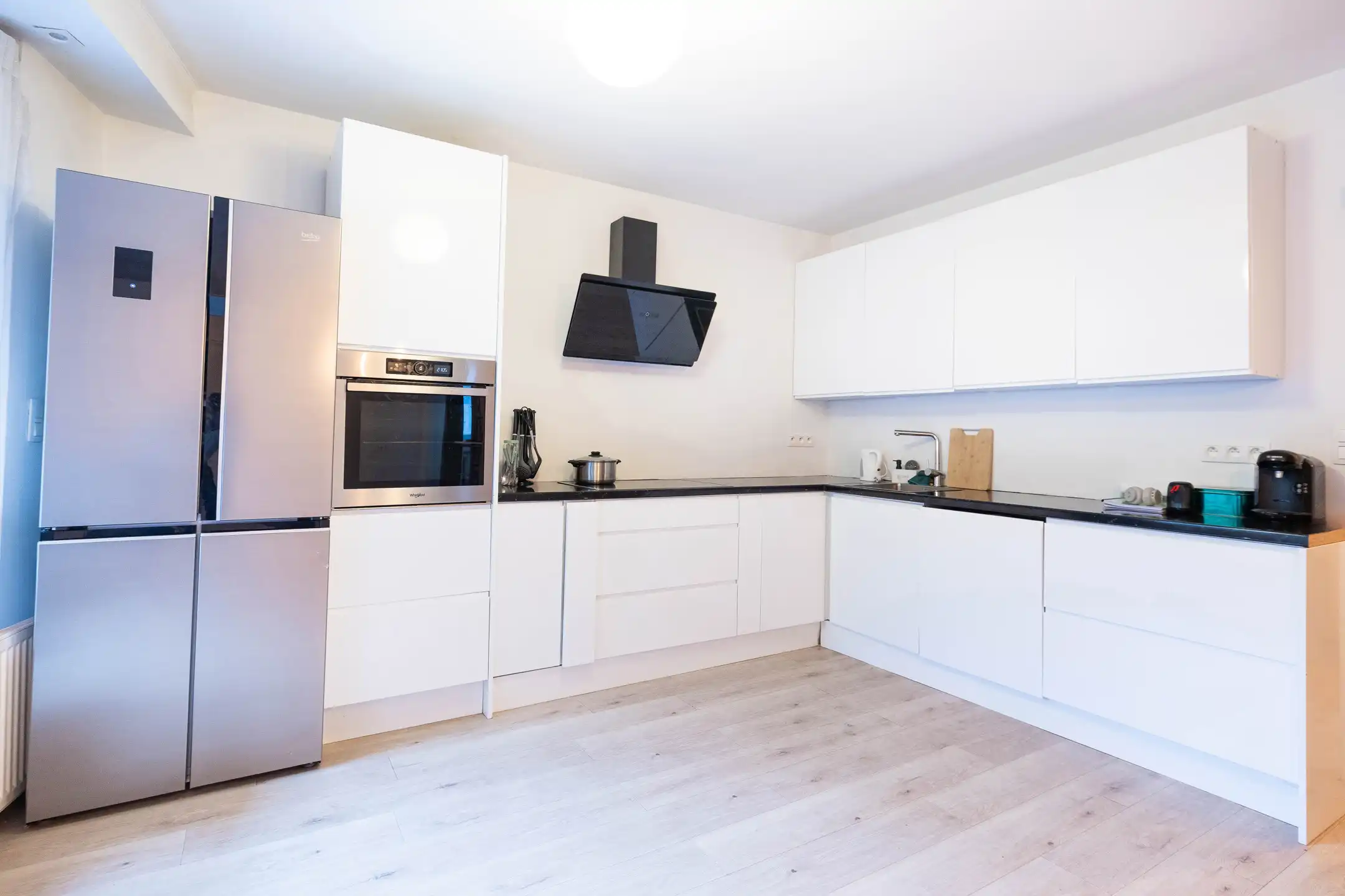 Licht gerenoveerde studio met groen terras in Vorst foto 3