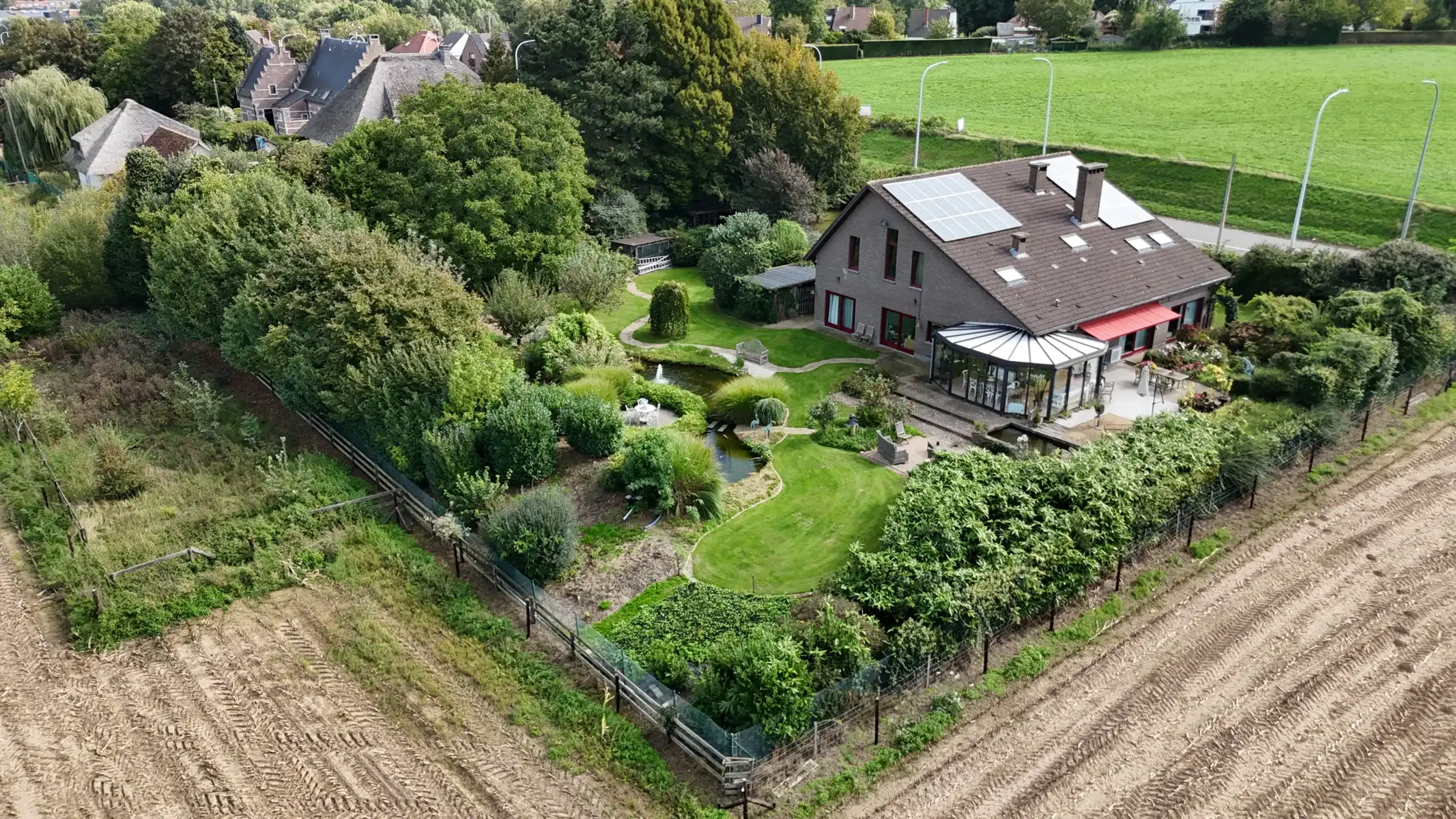 Ruime woning met 8 kamers & bouwgrond open bebouwing foto 39
