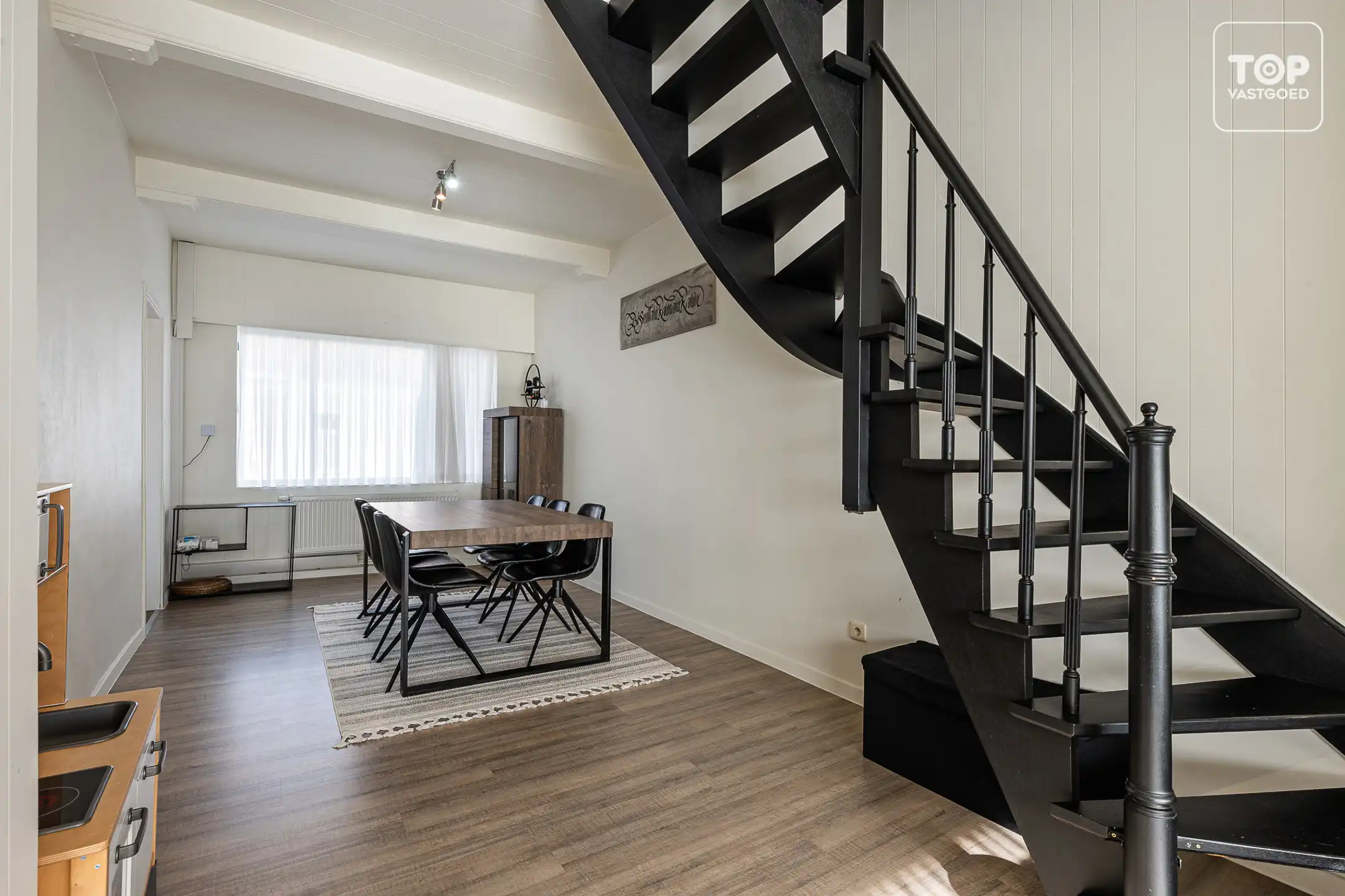 Instapklare woning met magazijn foto 12