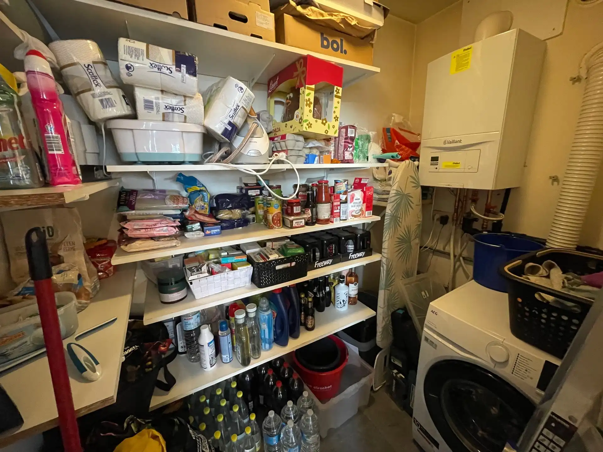 Gunstig gelegen en uitzonderlijk ruim gezellig appartement. foto 11