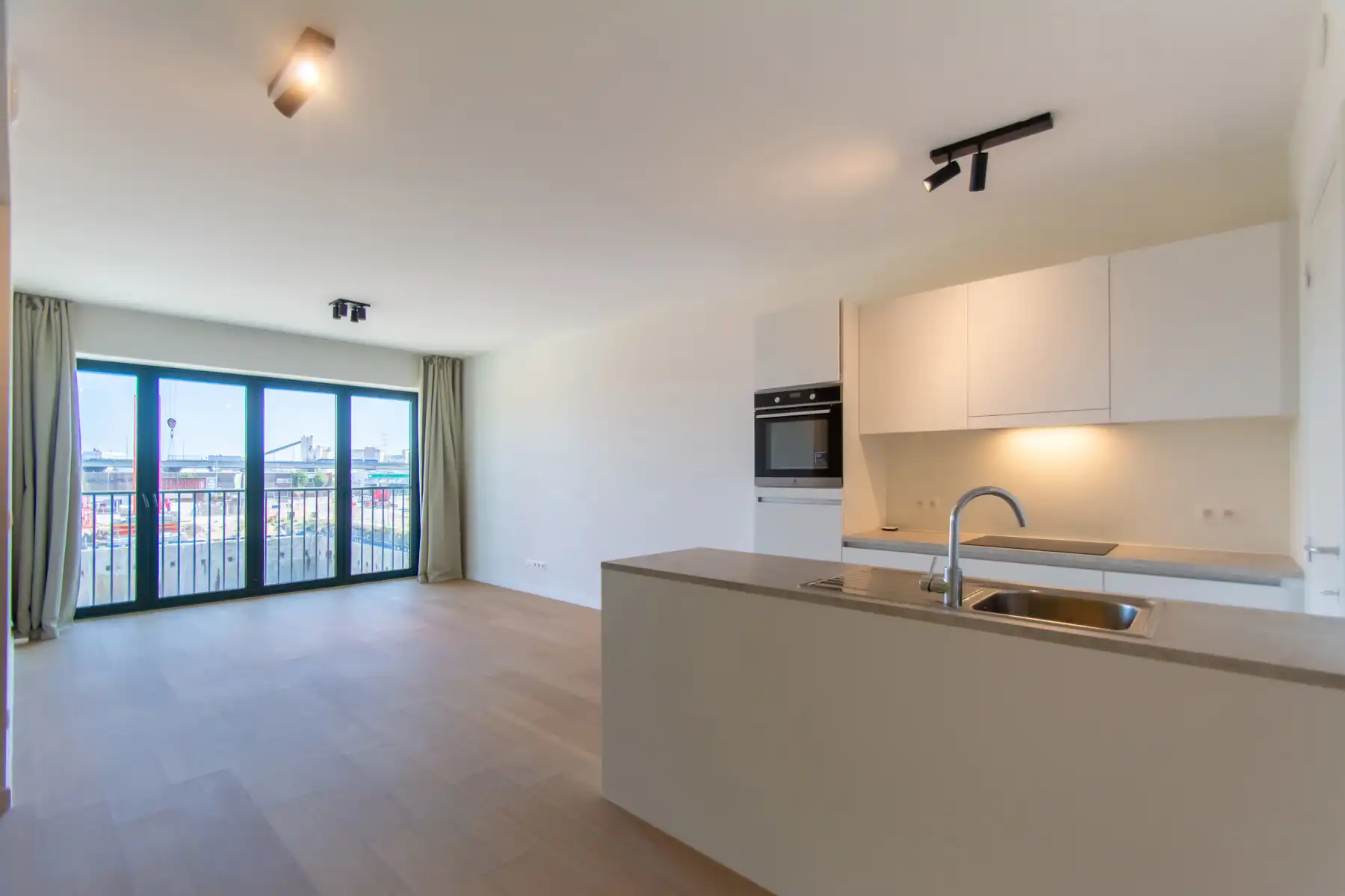 Prachtig Modern nieuwbouwappartement met 2slpk. en balcon foto 2
