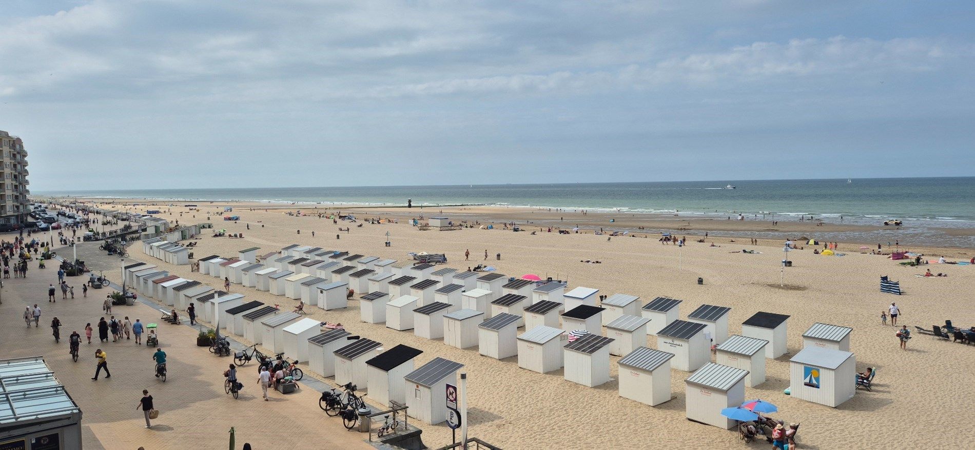 Oostende: (vakantie)appartement 40m2 met frontaal zeezicht foto 1