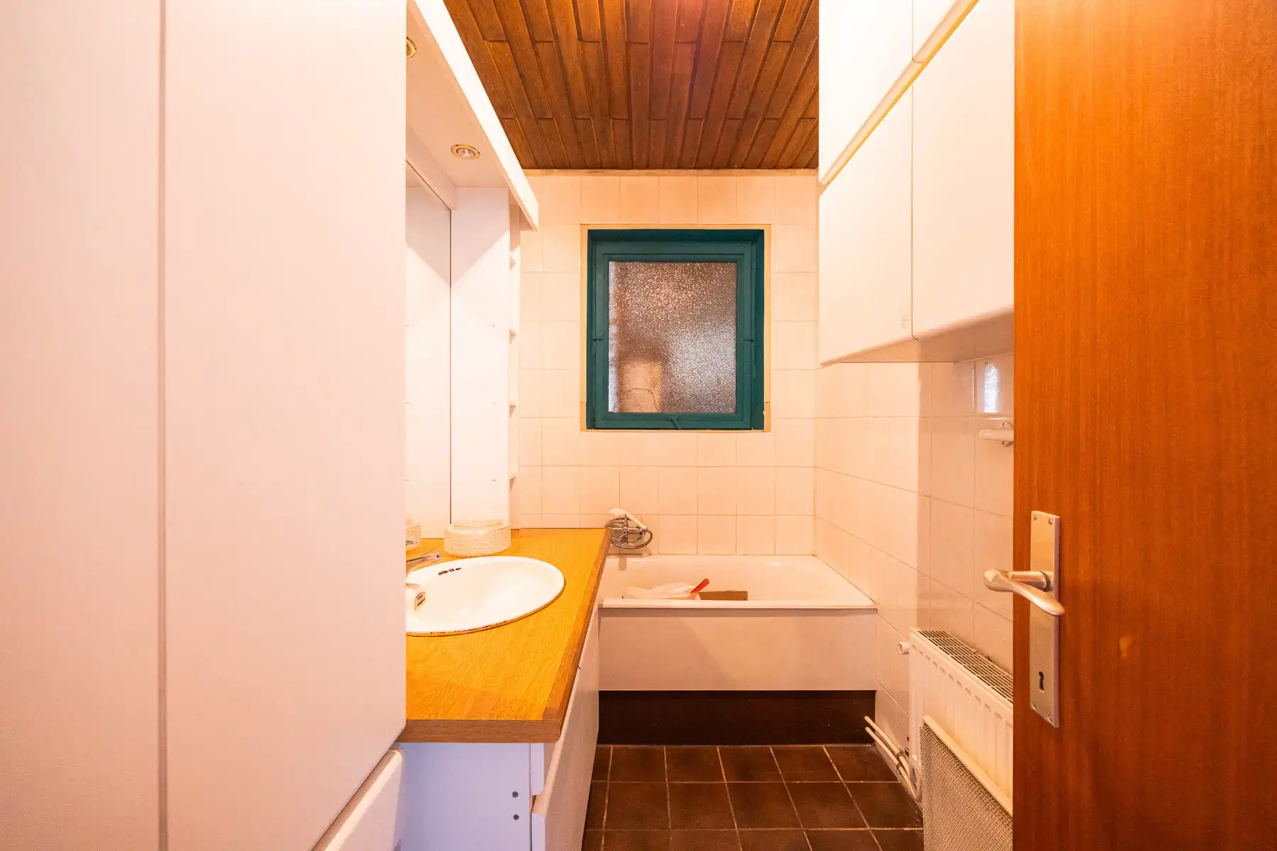 Bungalow op toplocatie met grote loods foto 14