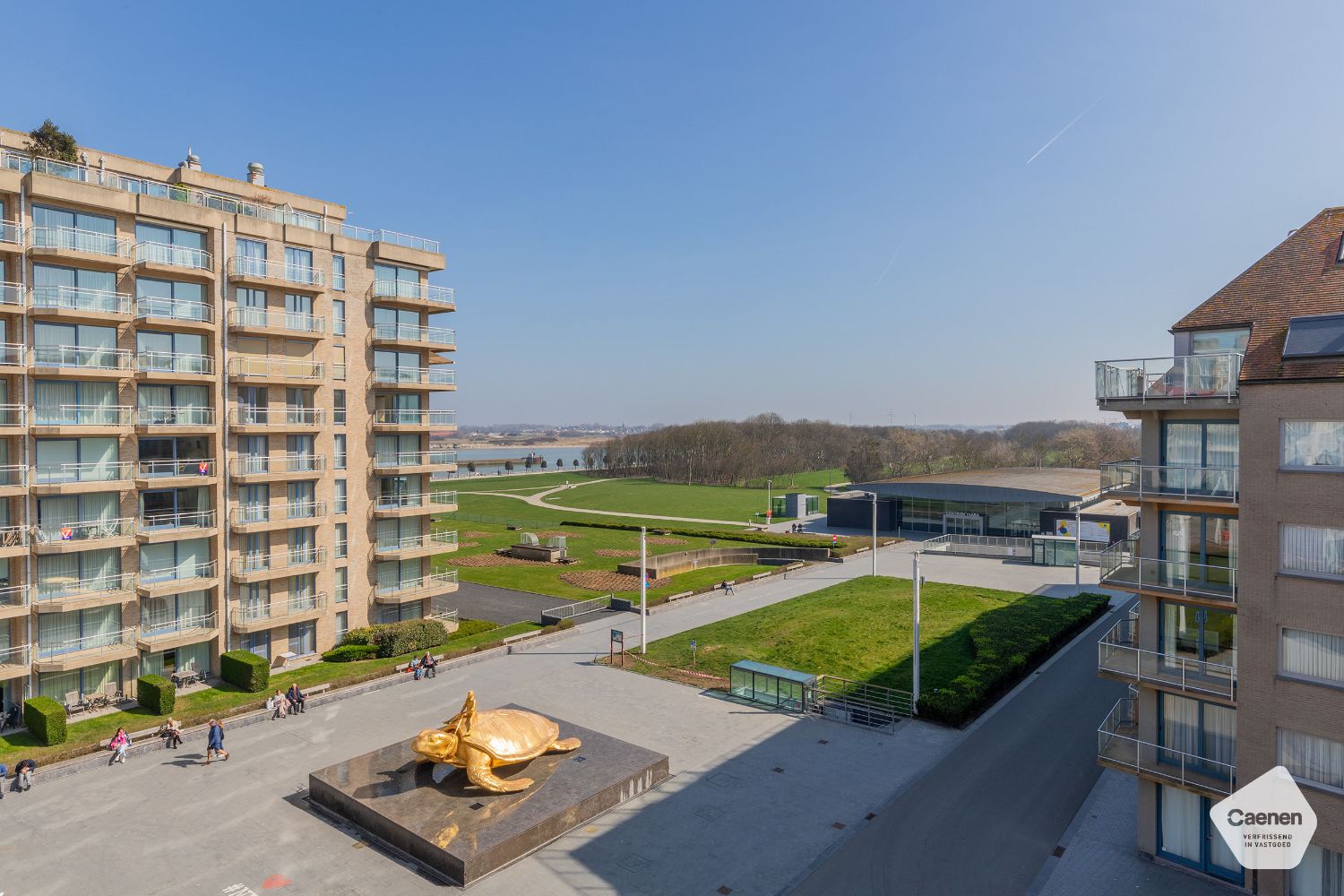 Gerenoveerd hoekappartement met 3 slaapkamers en mooi uitzicht foto 14