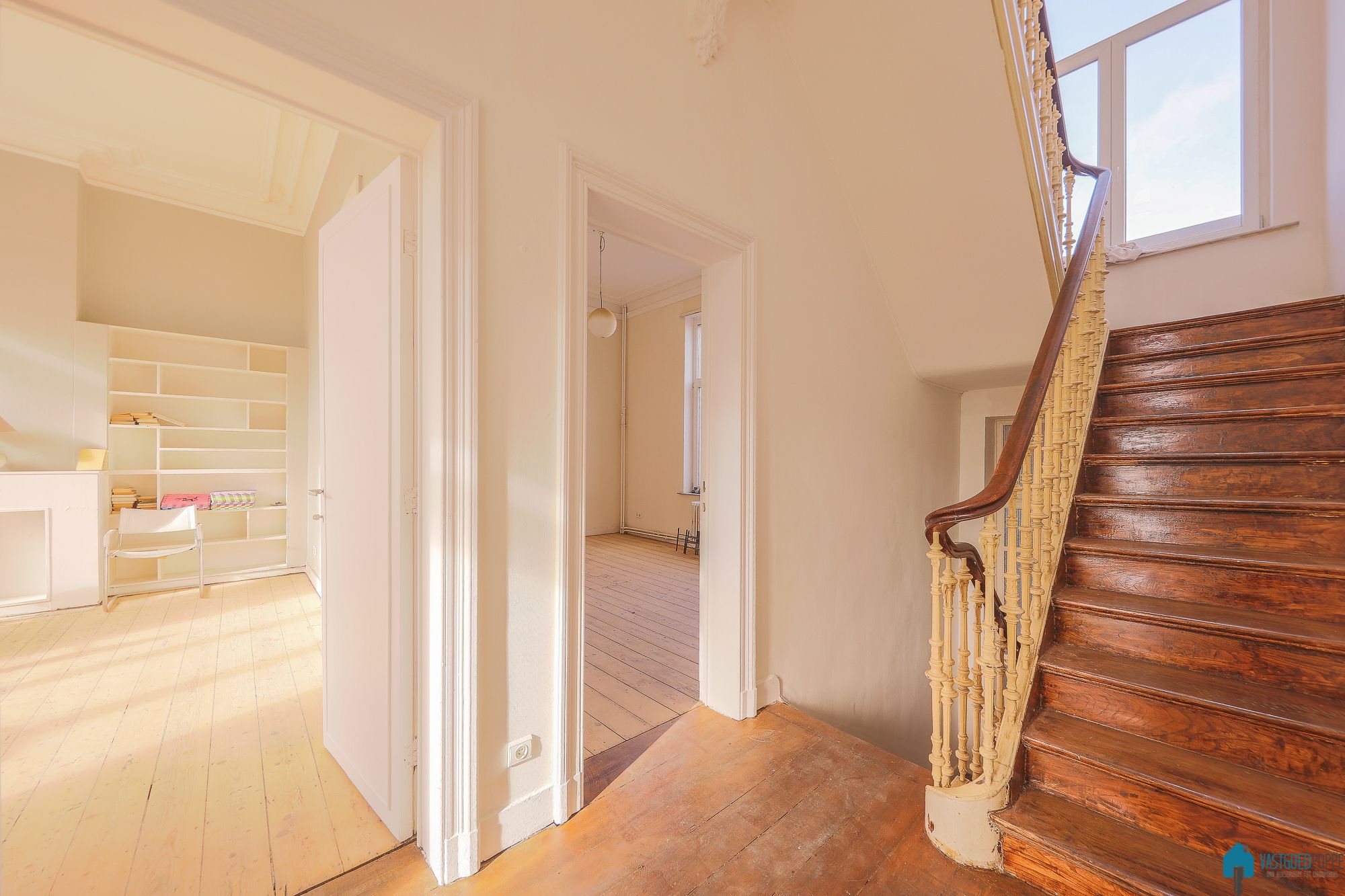 Ruim herenhuis met tuin en garage foto 16