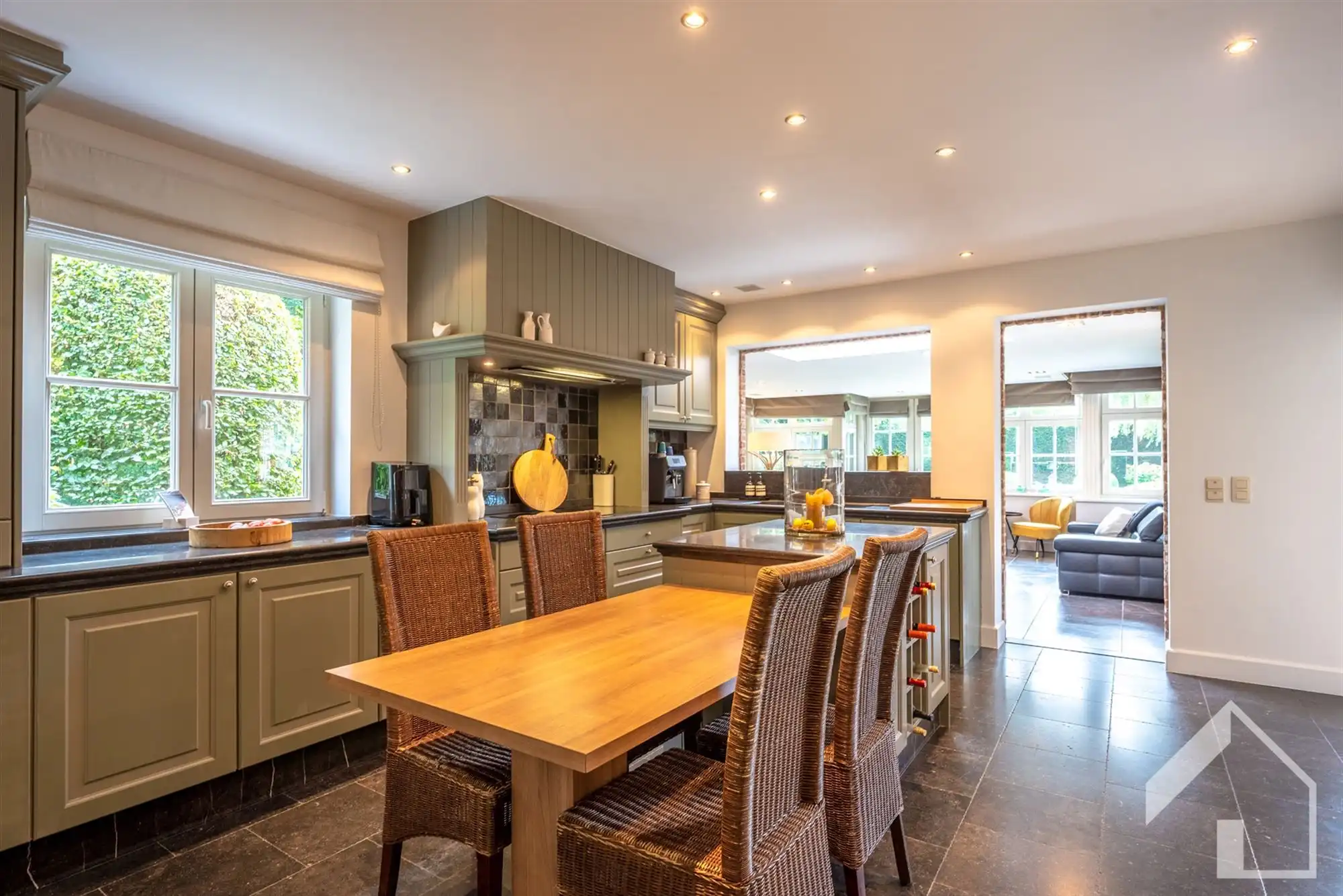 Exclusieve villa met loods, prachtige tuin en topafwerking op ruim 7.400 m²  foto 17