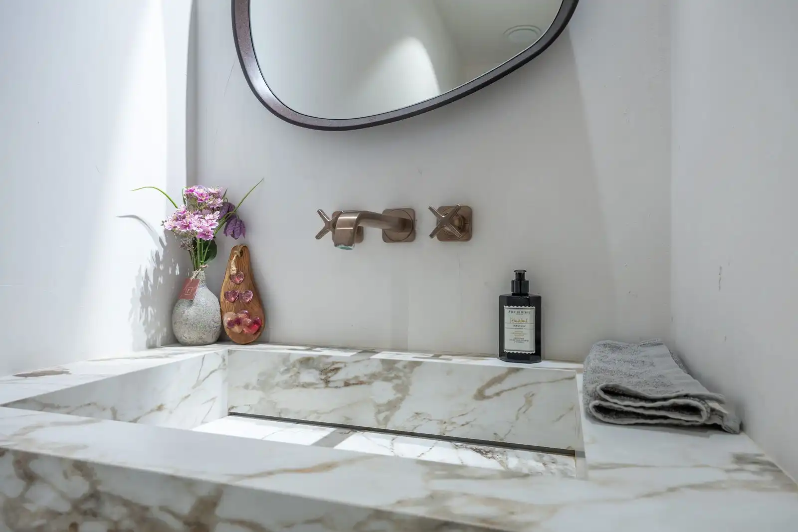 Exclusieve recente villa op uitzonderlijk ruim perceel in groene omgeving foto 9