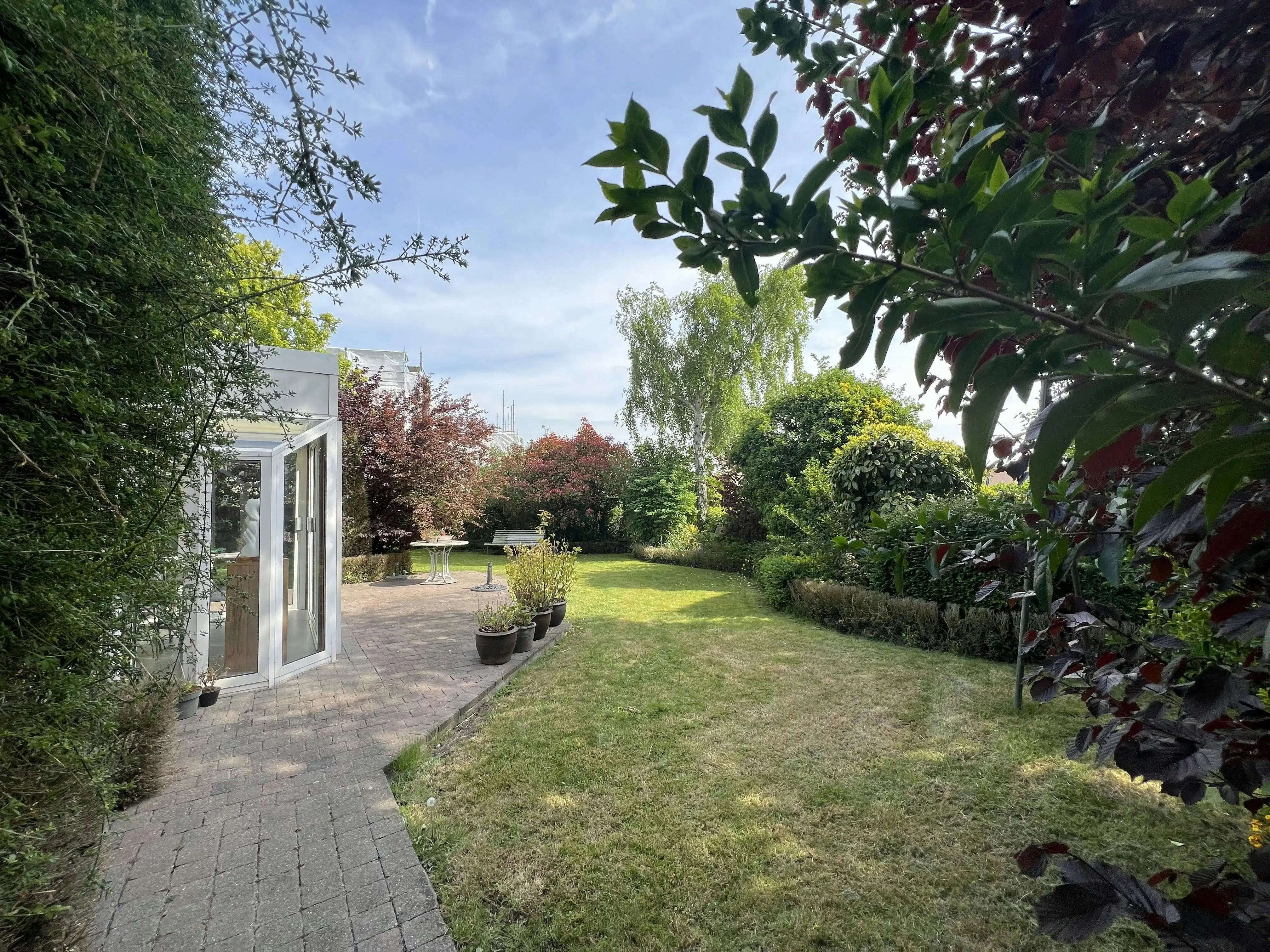 Karaktervolle woning met ruime tuin gelegen langs het water. foto 9