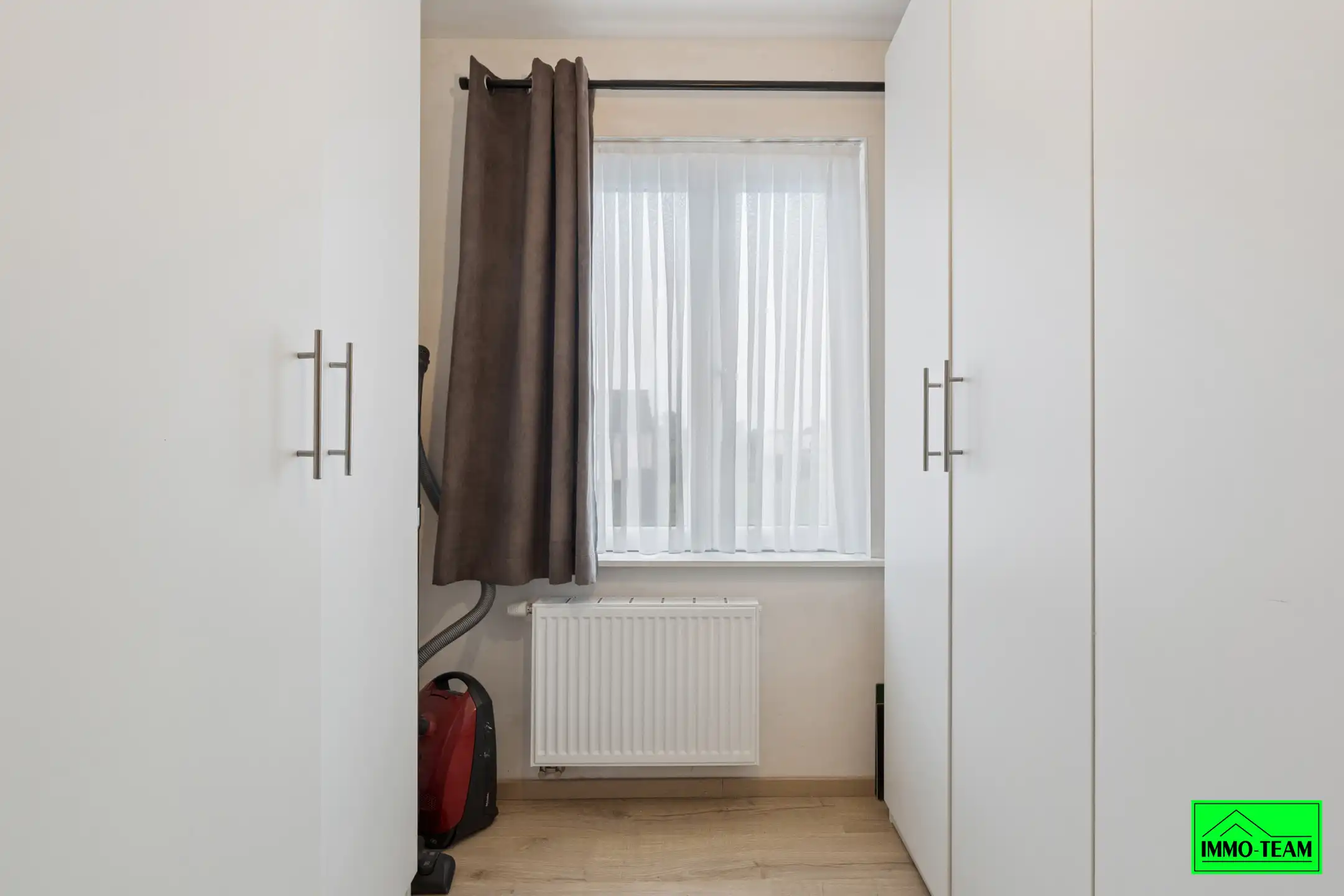  Volledig gerenoveerde en instapklare 2-gevelwoning  foto 22