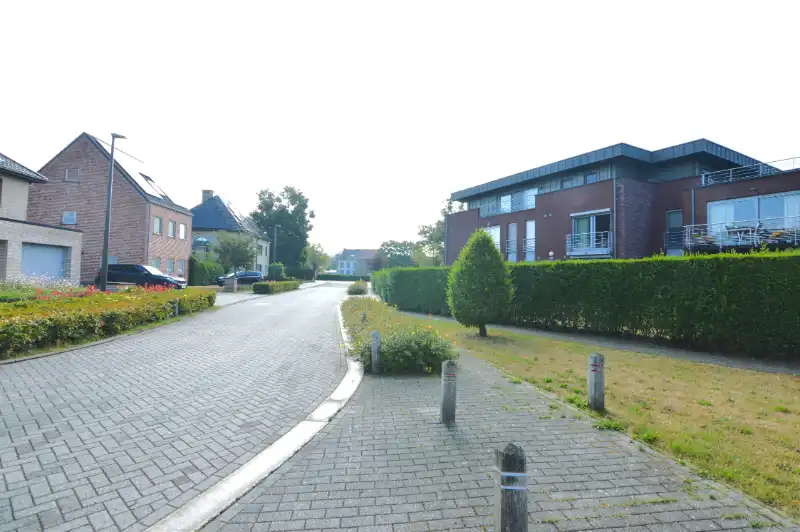 Gemeubeld gelijkvloers appartement met tuin – Heffen foto 16