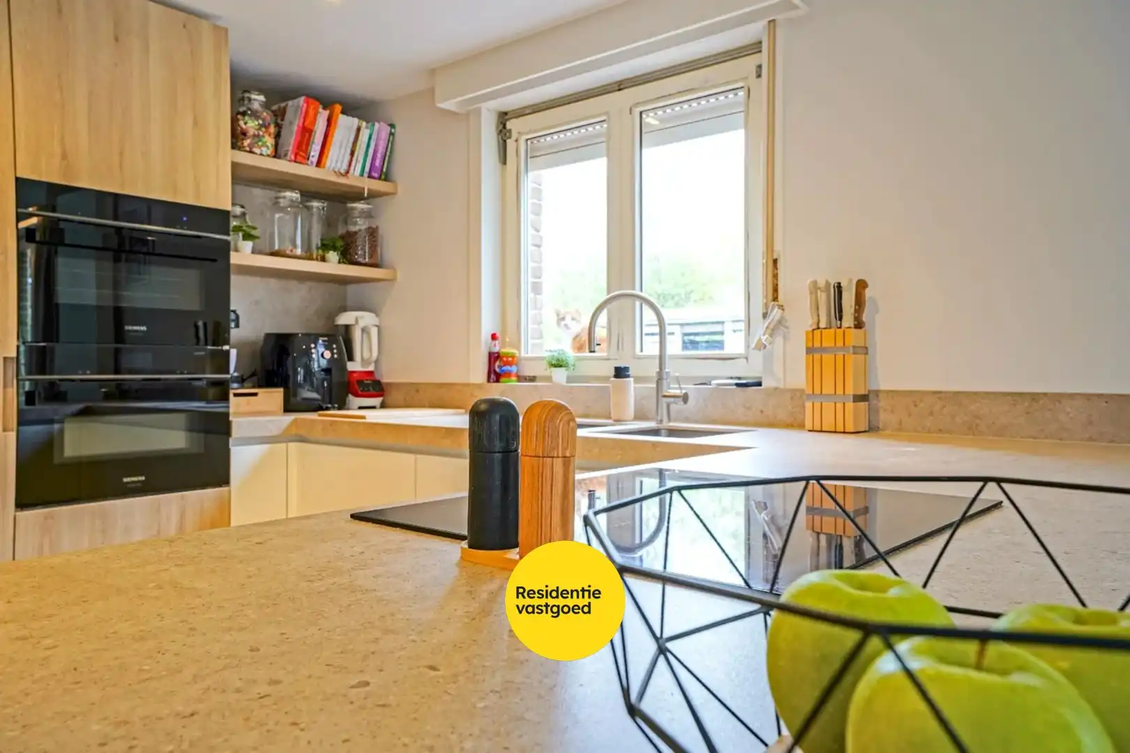 Gerenoveerde alleenstaande woning op 637m² te Veurne! foto 7