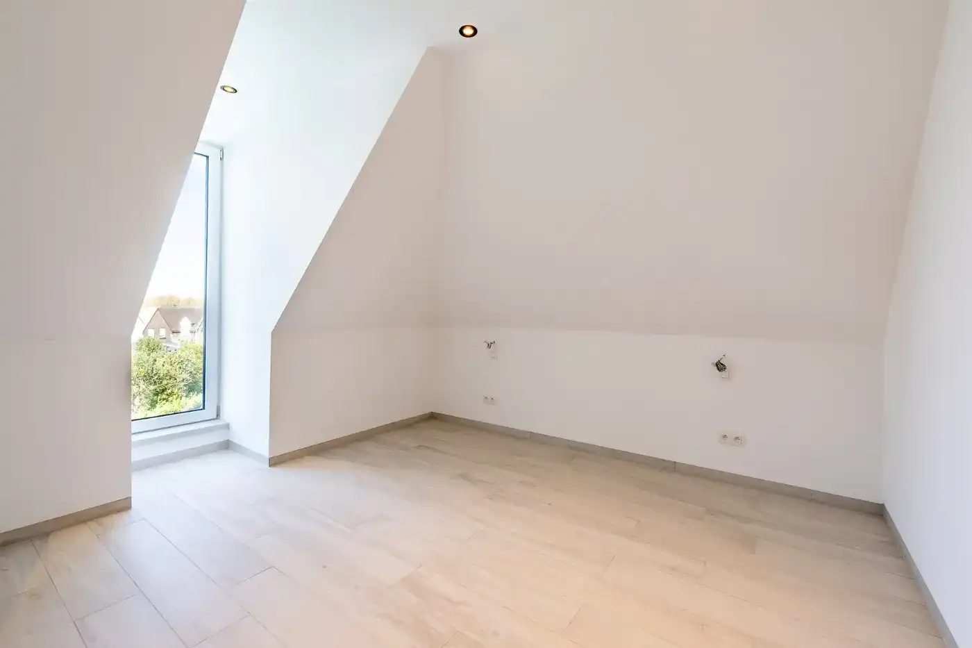 Uitzonderlijke luxueuze villa met zwembad in een rustige doodlopende straat op fietsafstand van het centrum  foto 17