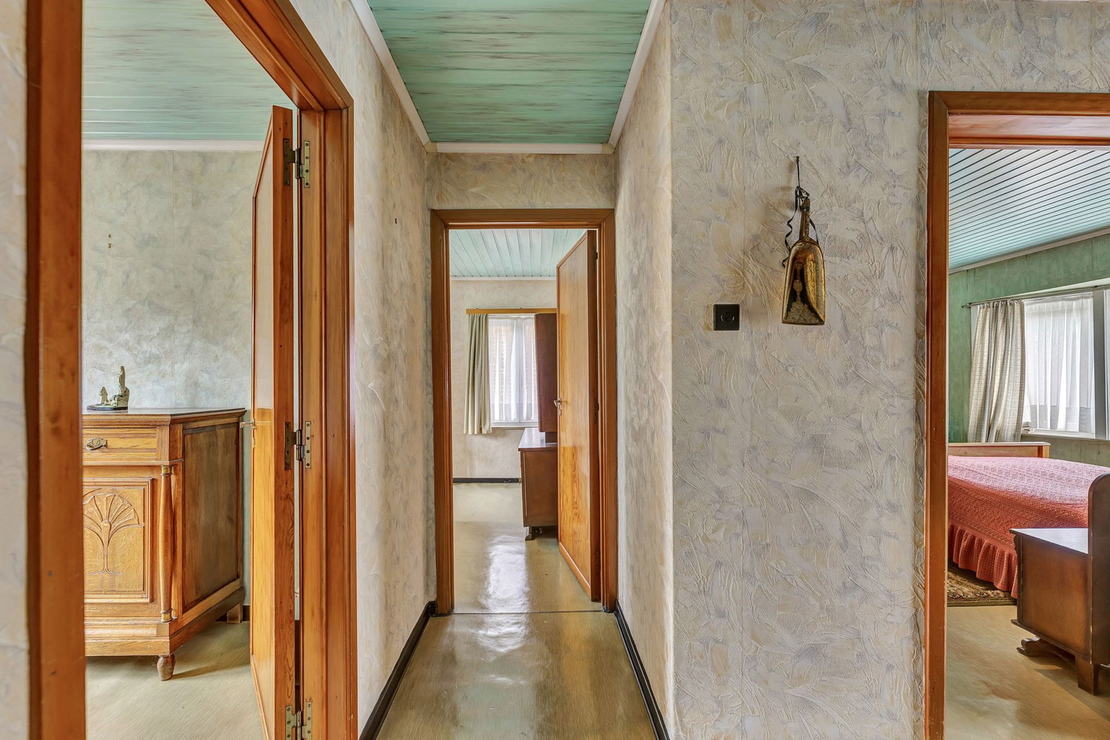 Te renoveren woning met garage en tuin foto 12