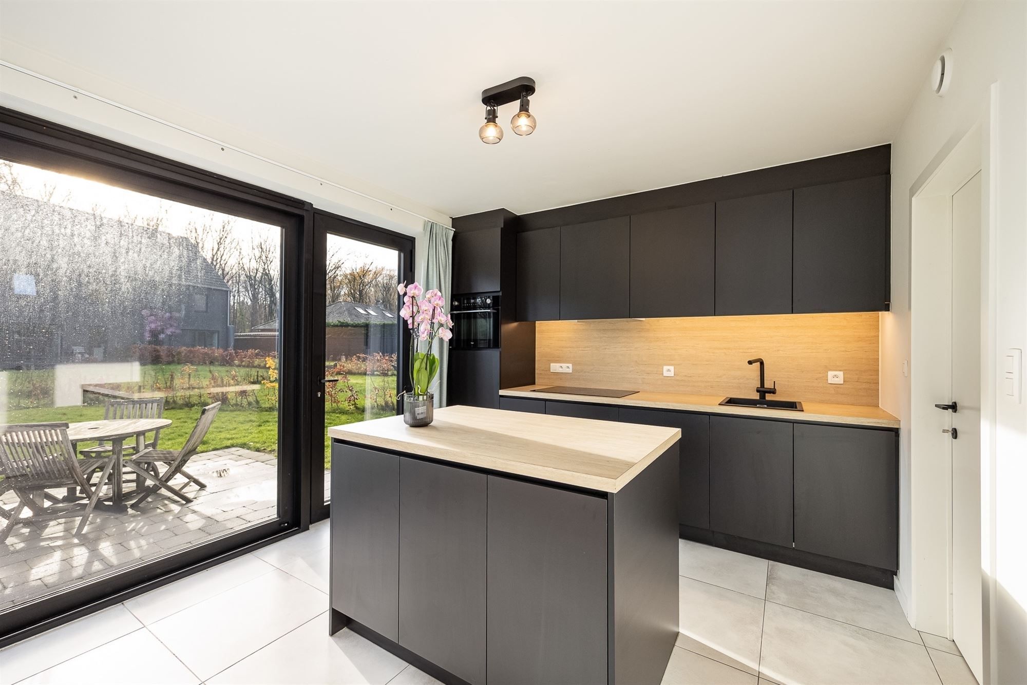 Instapklare woning met 3 slaapkamers en ruime tuin foto 11