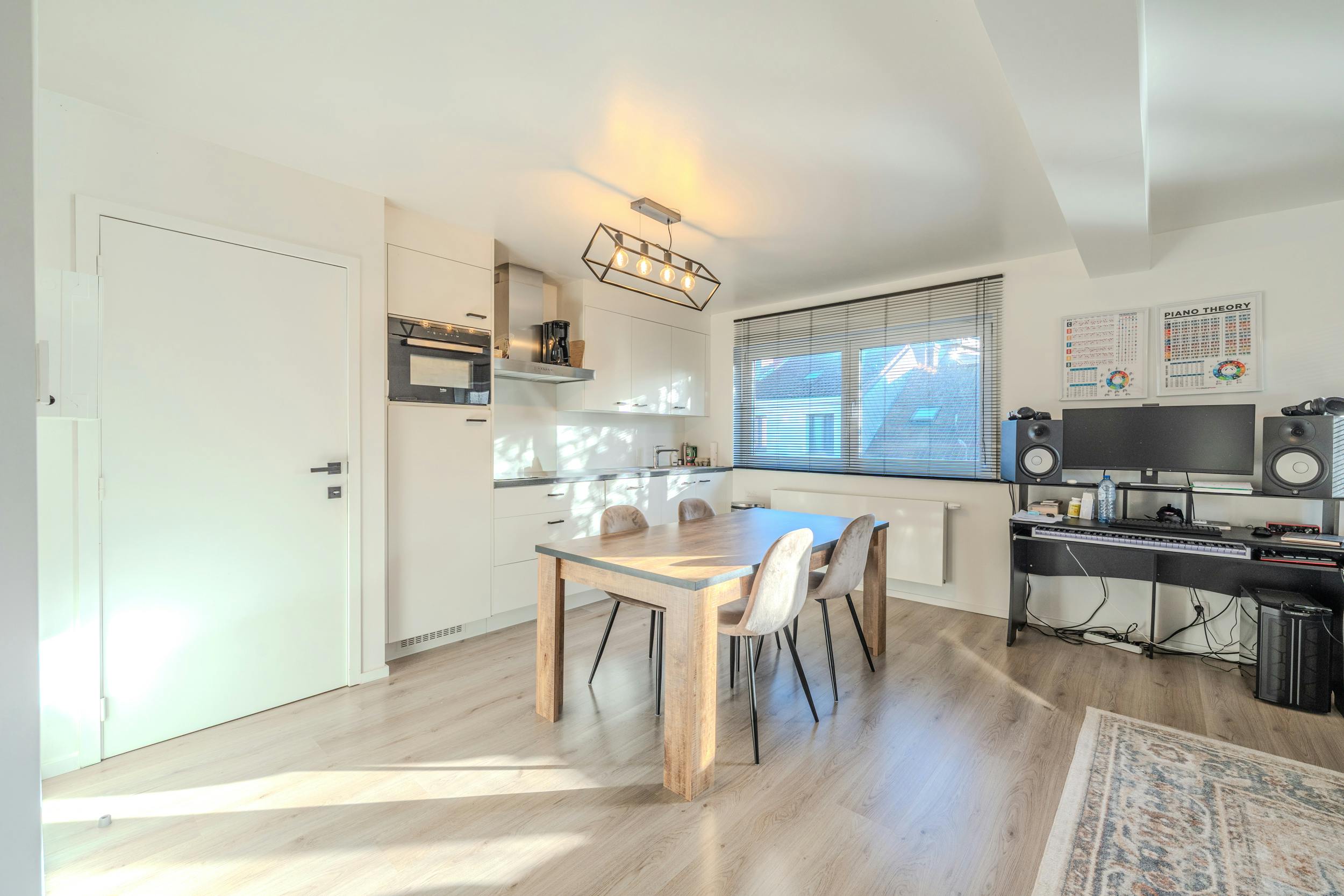 Opbrengsteigendom te koop met 3 vergunde entiteiten foto 6