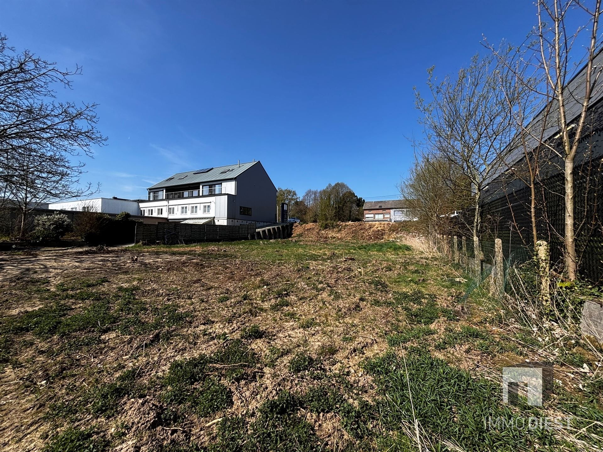 Bouwgrond van 13.86 are op toplocatie in zone voor ruimtebehoevende kleinhandel. foto 2