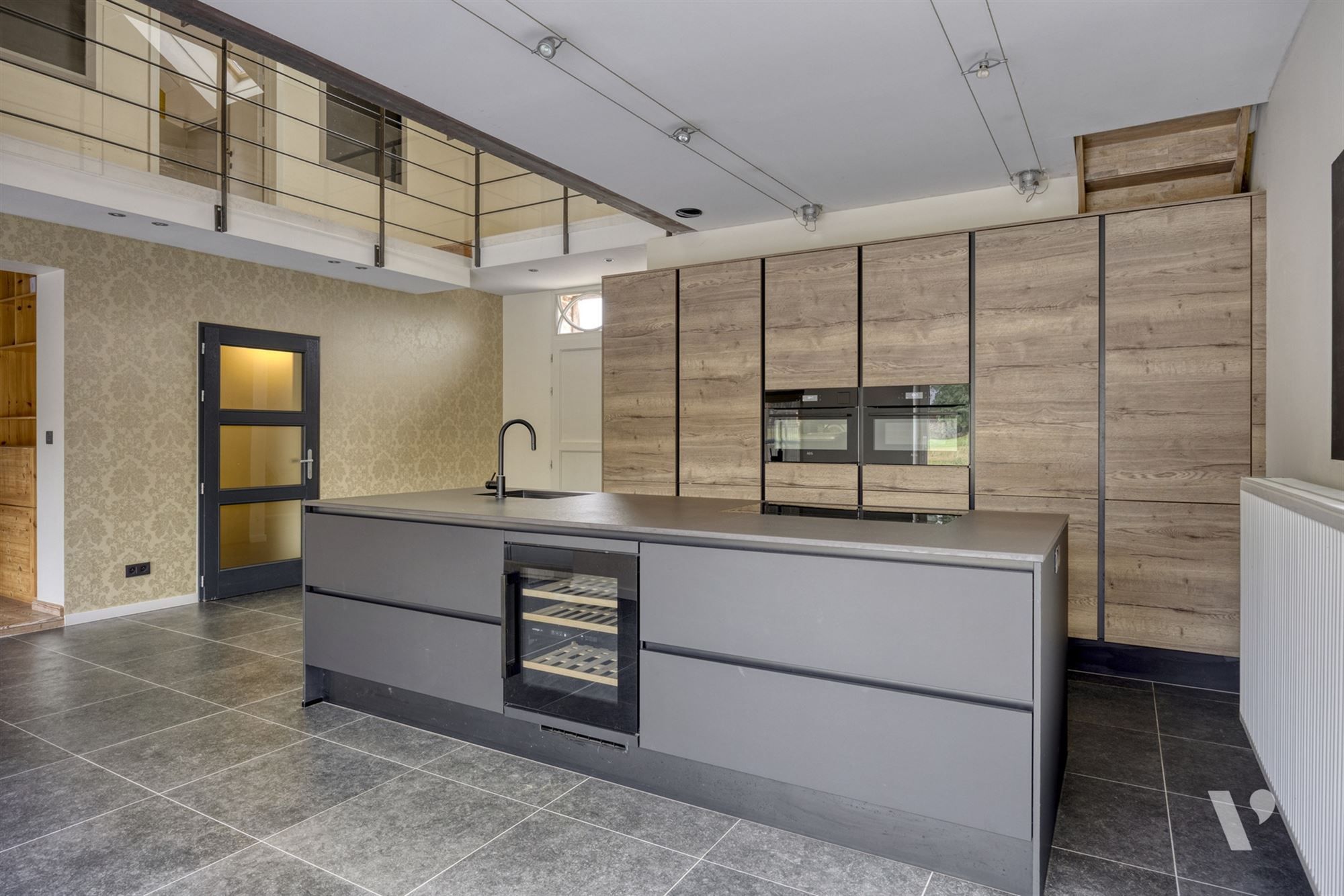 Prachtig gerenoveerde woning (279m²) met zwemvijver foto 4