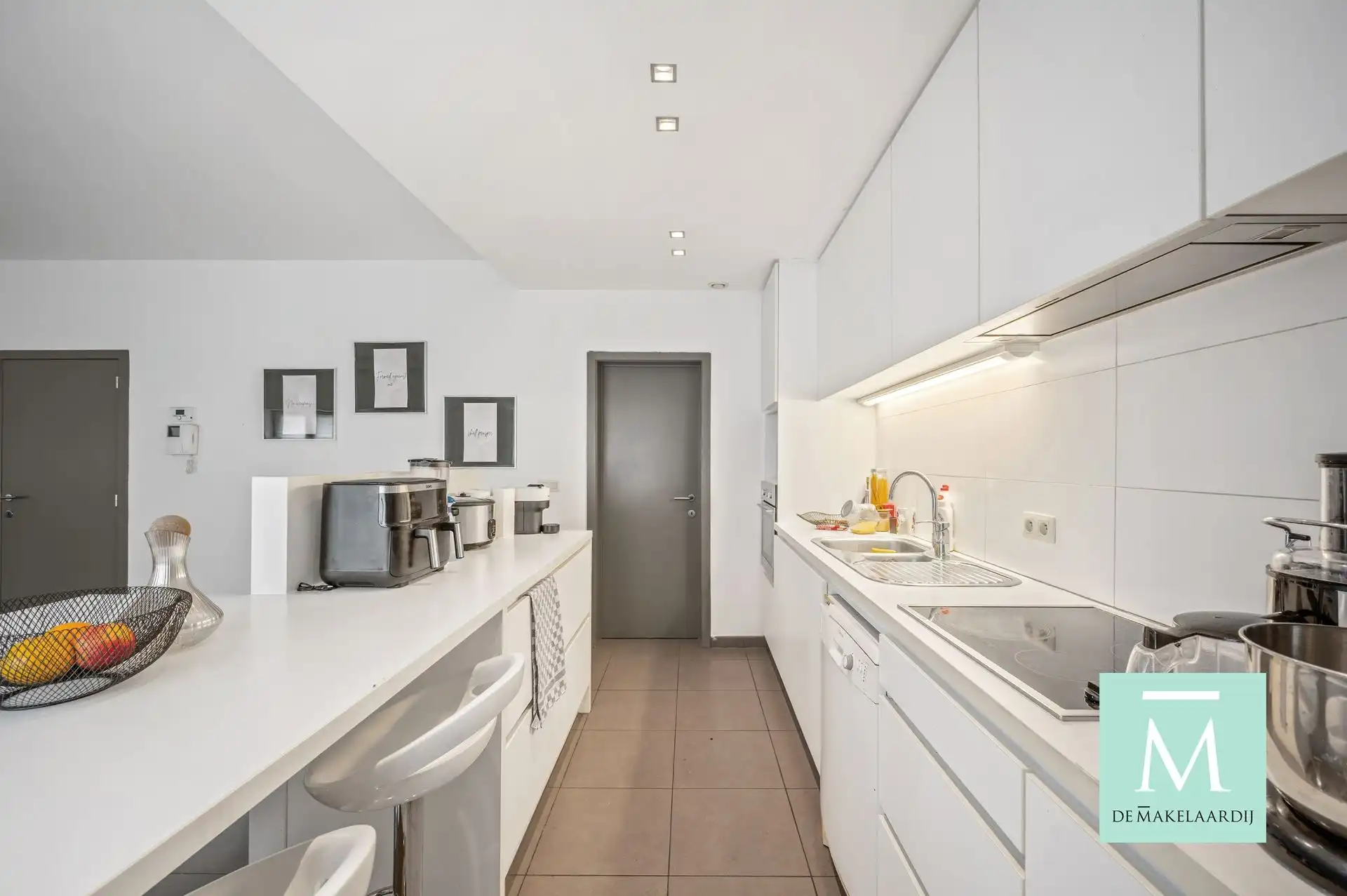 Ruim (110m²) en lichtrijk 2-slaapkamerappartement op strategische ligging! foto 7