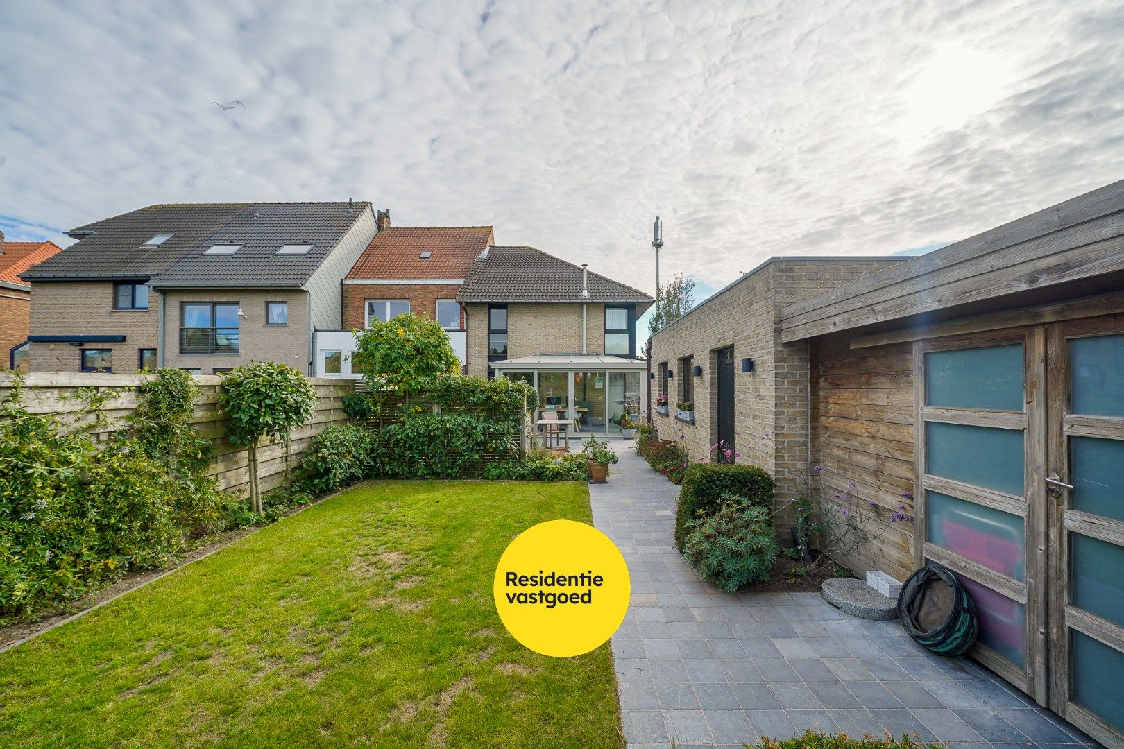 Instapklare halfopen woning met zonnige tuin, aparte garage en tuinhuis foto 33