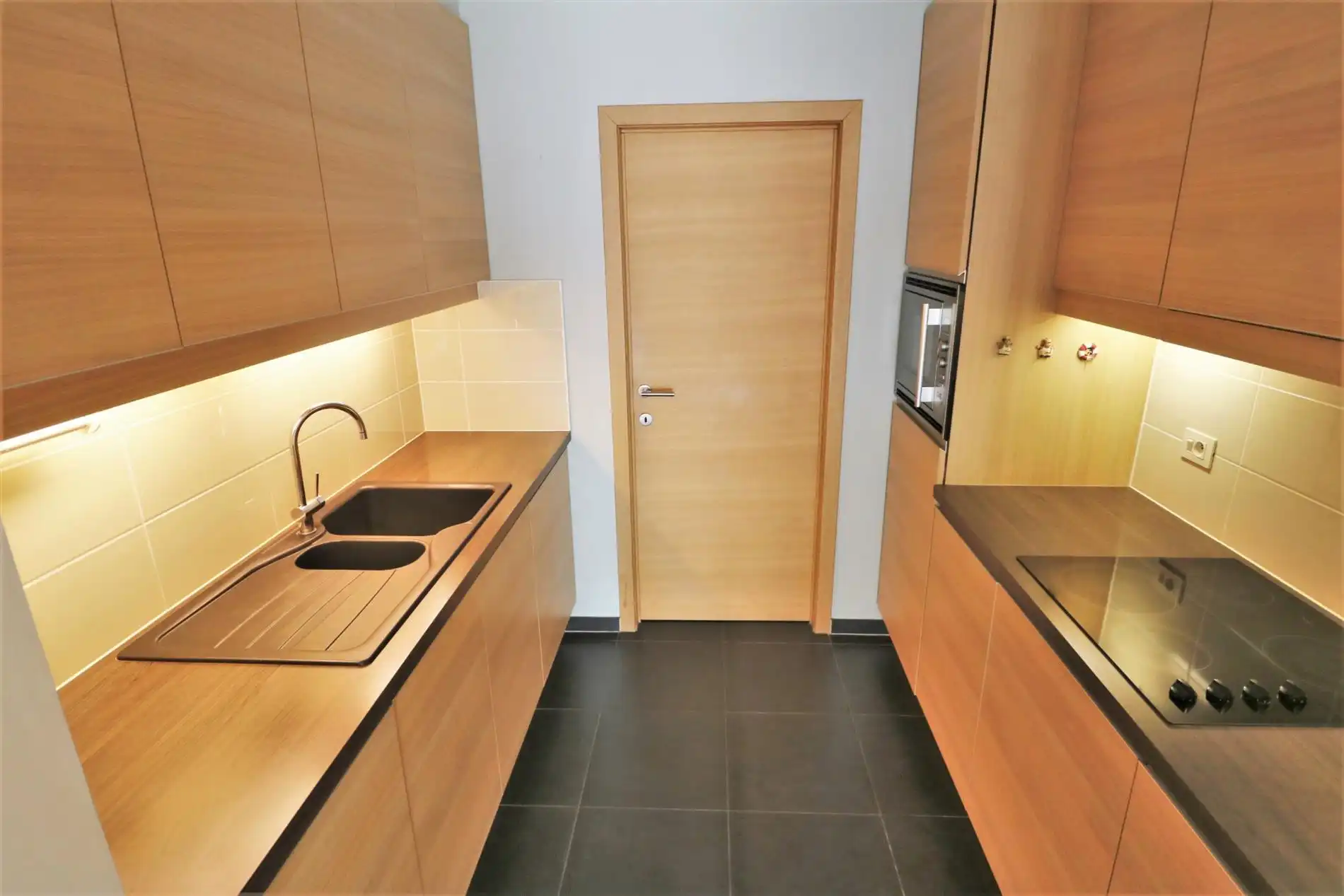 Instapklaar 2-slaapkamer appartement nabij het centrum van Oostende! foto 7