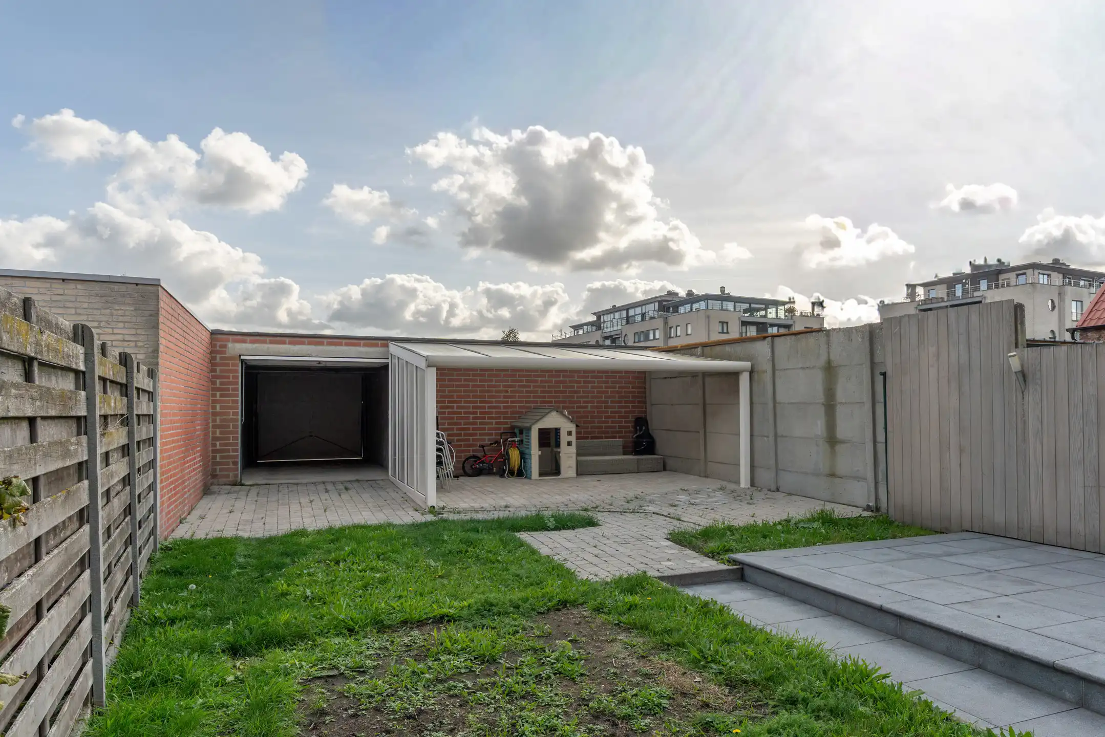 Voormalige winkel met garage, mogelijkheid tot 3 slpk woning foto 26