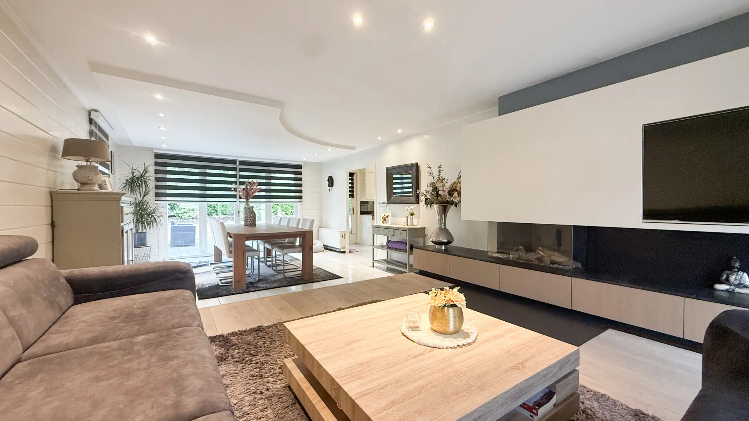 Gelijkvloerse woning met ruim magazijn en zwembad! foto 4