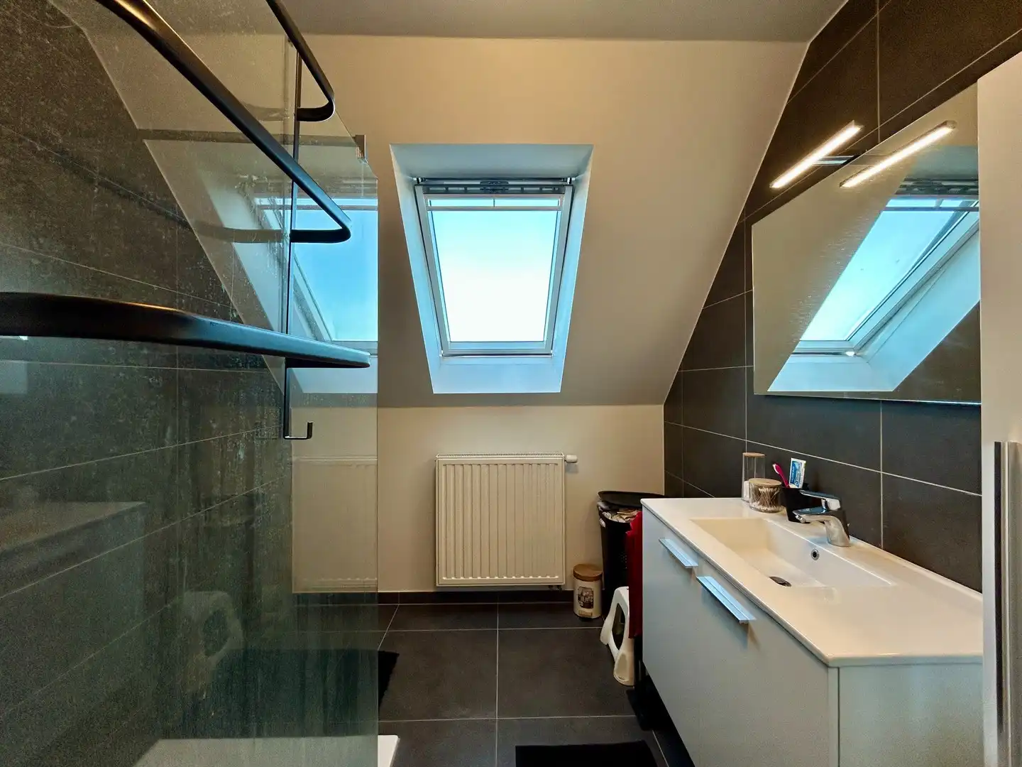 Recent twee-slaapkamerappartement op wandelafstand van centrum Meulebeke! foto 8