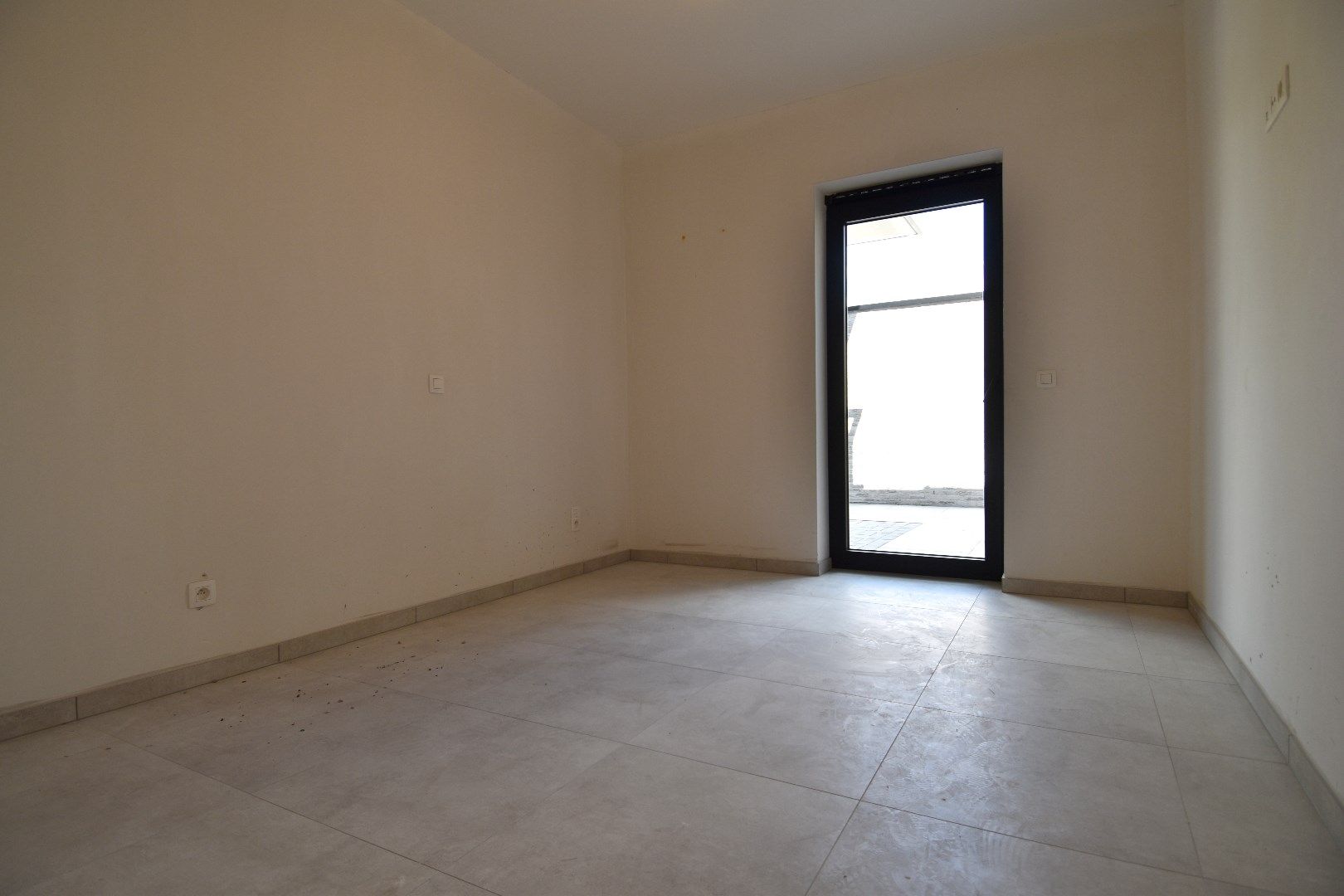 Gelijkvloers 1-slaapkamerappartement met terras te huur in centrum Gullegem foto 5