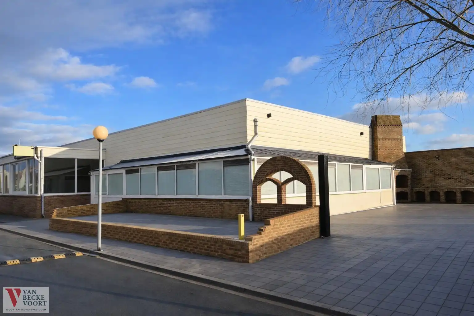 Veelzijdig horecaconcept met 3 padelterreinen, tuin en terrassen foto 4