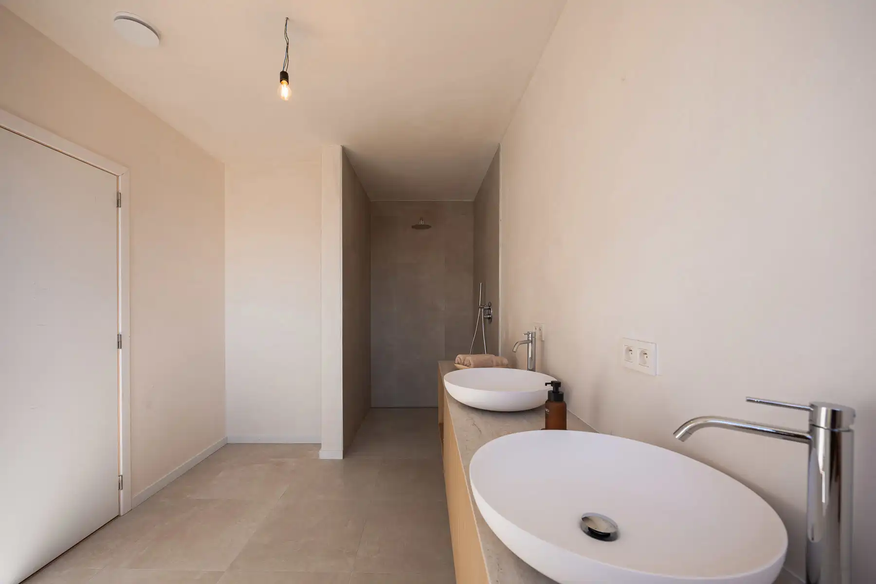 Prachtige nieuwbouwwoning met top afwerking foto 21
