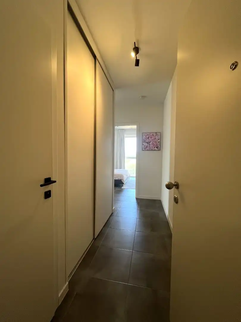 Roeselare – Modern appartement met 2 slaapkamers, zonnig terras en garage foto 3