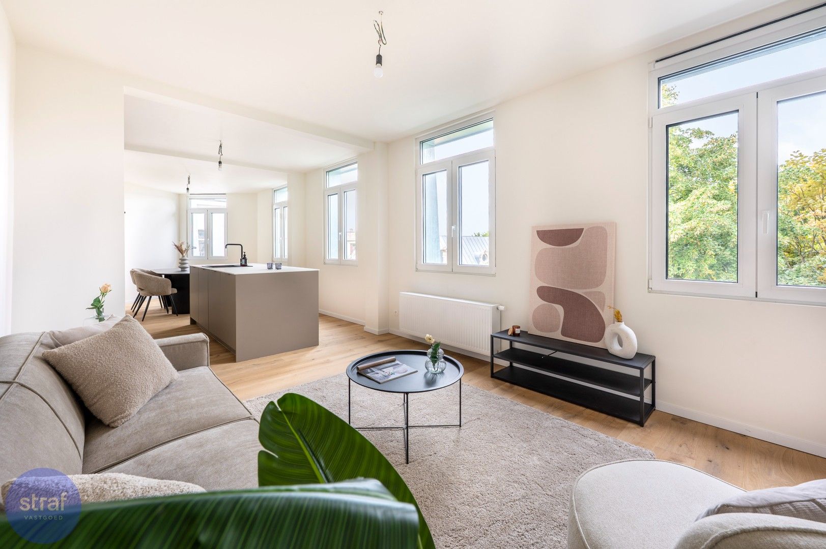 Gerenoveerd appartement met dakterras op de Sint-Andriesplaats. foto {{pictureIndex}}