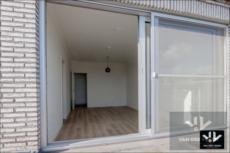 Gerenoveerd en instapklaar penthouse in hartje Hasselt (Leopoldplein) met prachtig uitzicht! foto 6