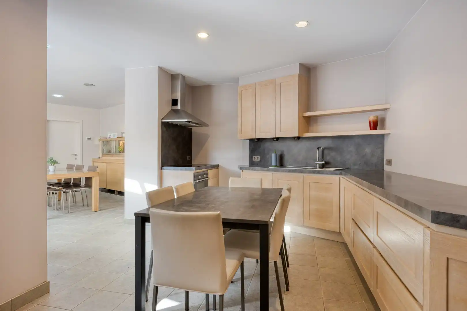 Goed gelegen handelspand met woonst! foto 8